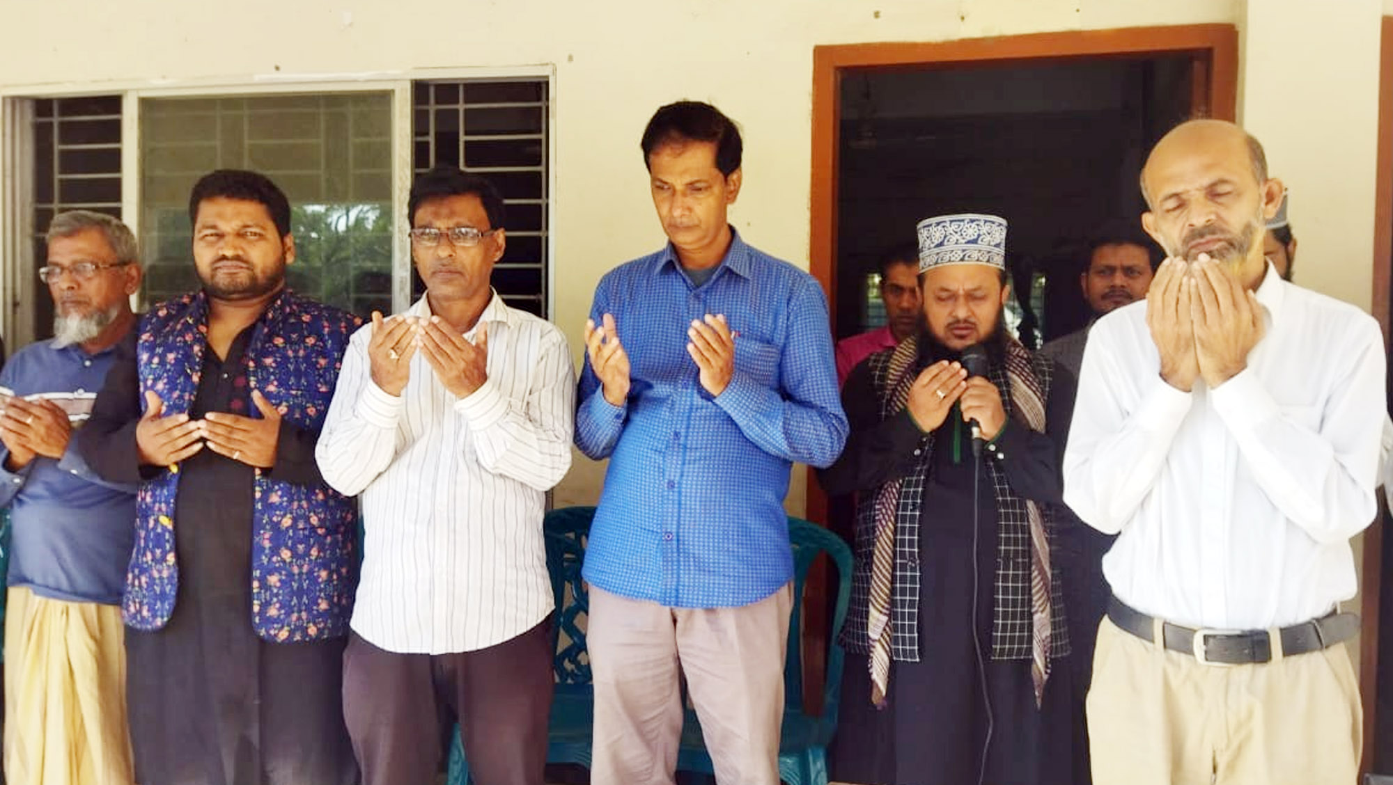 দিপু চৌধুরীর রোগমুক্তি কামনায় মতলবের চরকালিয়া উচ্চ বিদ্যালয়ে দোয়া