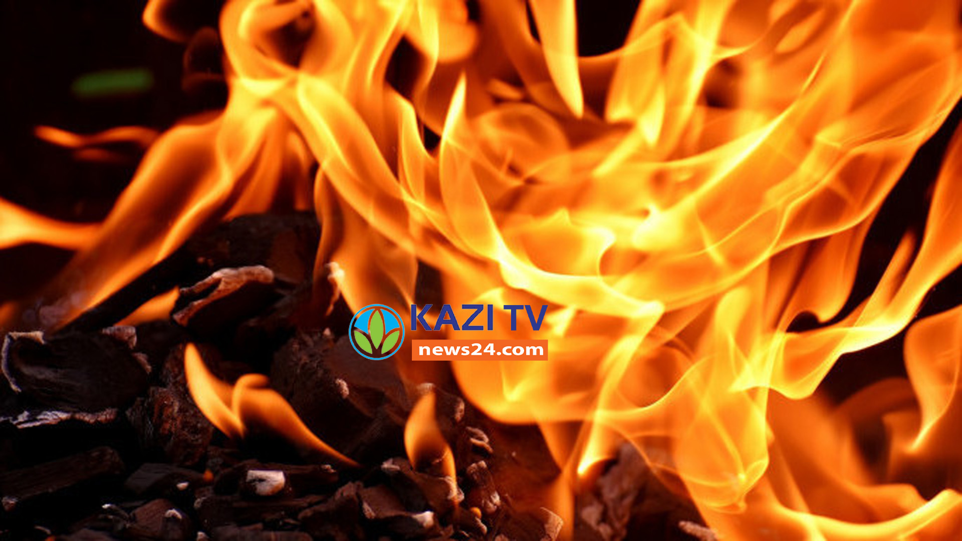 দেশের অন্যতম বৃহৎ কাপড়ের হাটে ভয়াবহ আগুন
