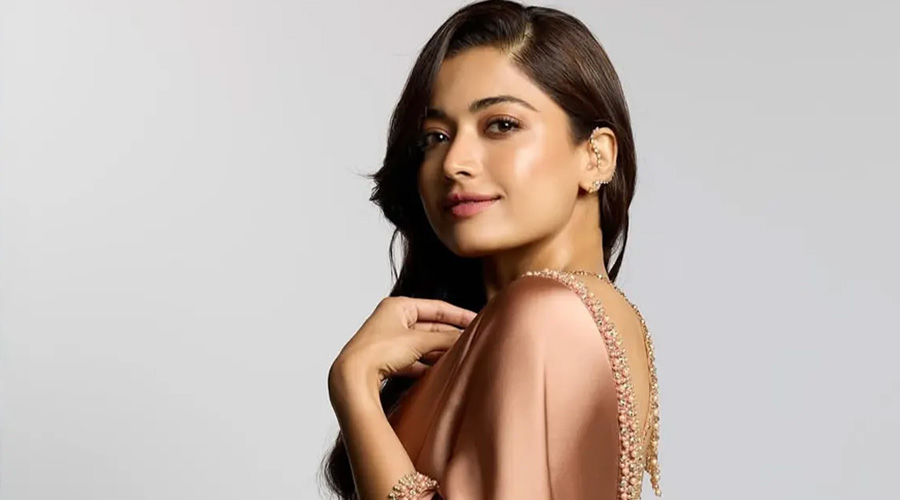 নতুন লুকে চমক ছড়ালেন রাশমিকা