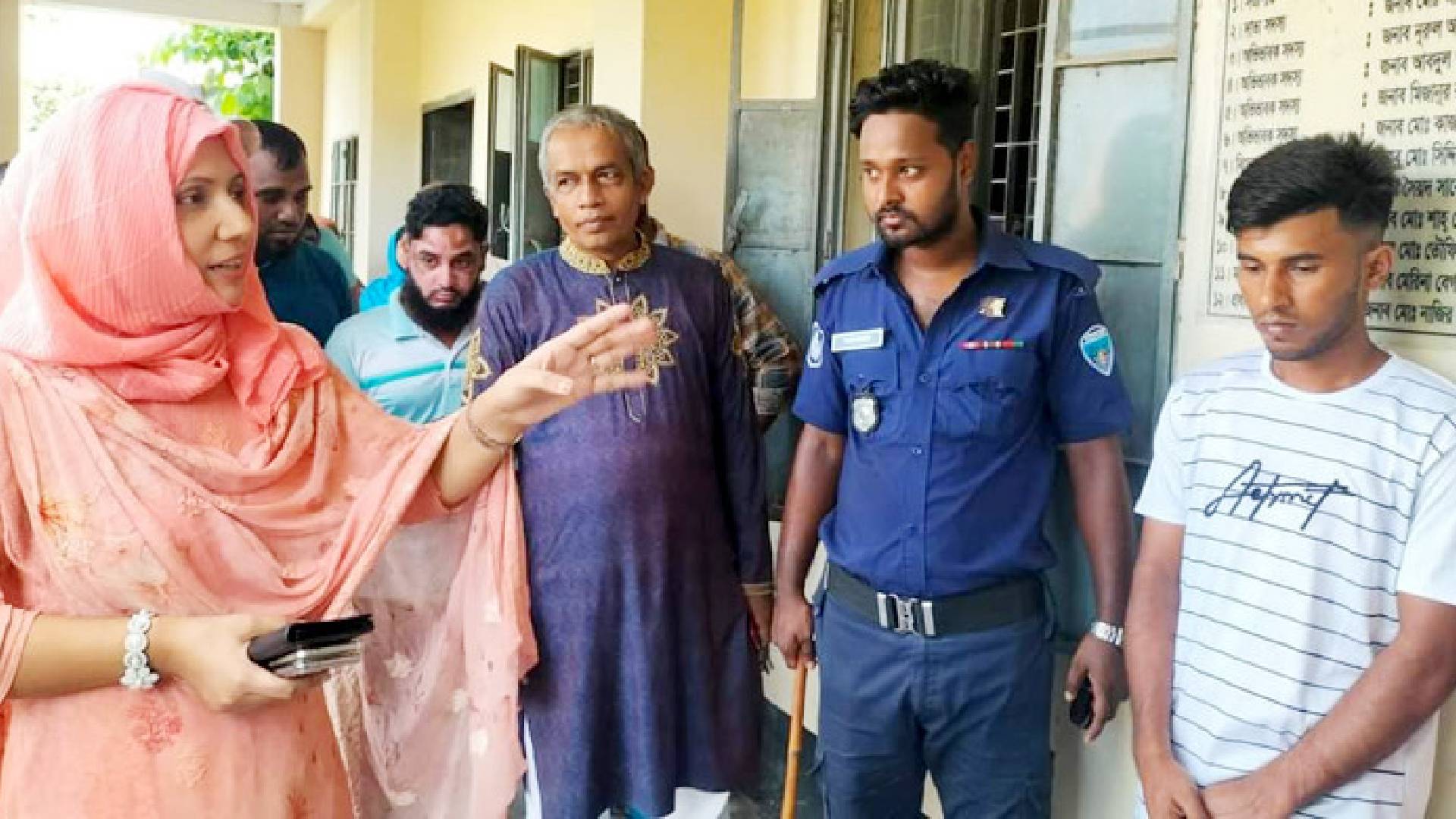 নবীনগরে ইভটিজিংয়ের সময় অভিভাবকের হাতে ধরা, কারাদন্ড প্রদান।