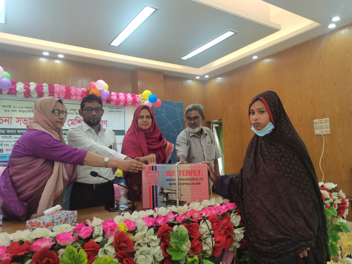 নাটোরের বড়াই গ্রামে শেখ ফজিলাতুন্নেছা মুজিব এর ৯৩ তম জন্মবার্ষিকী উদযাপন।