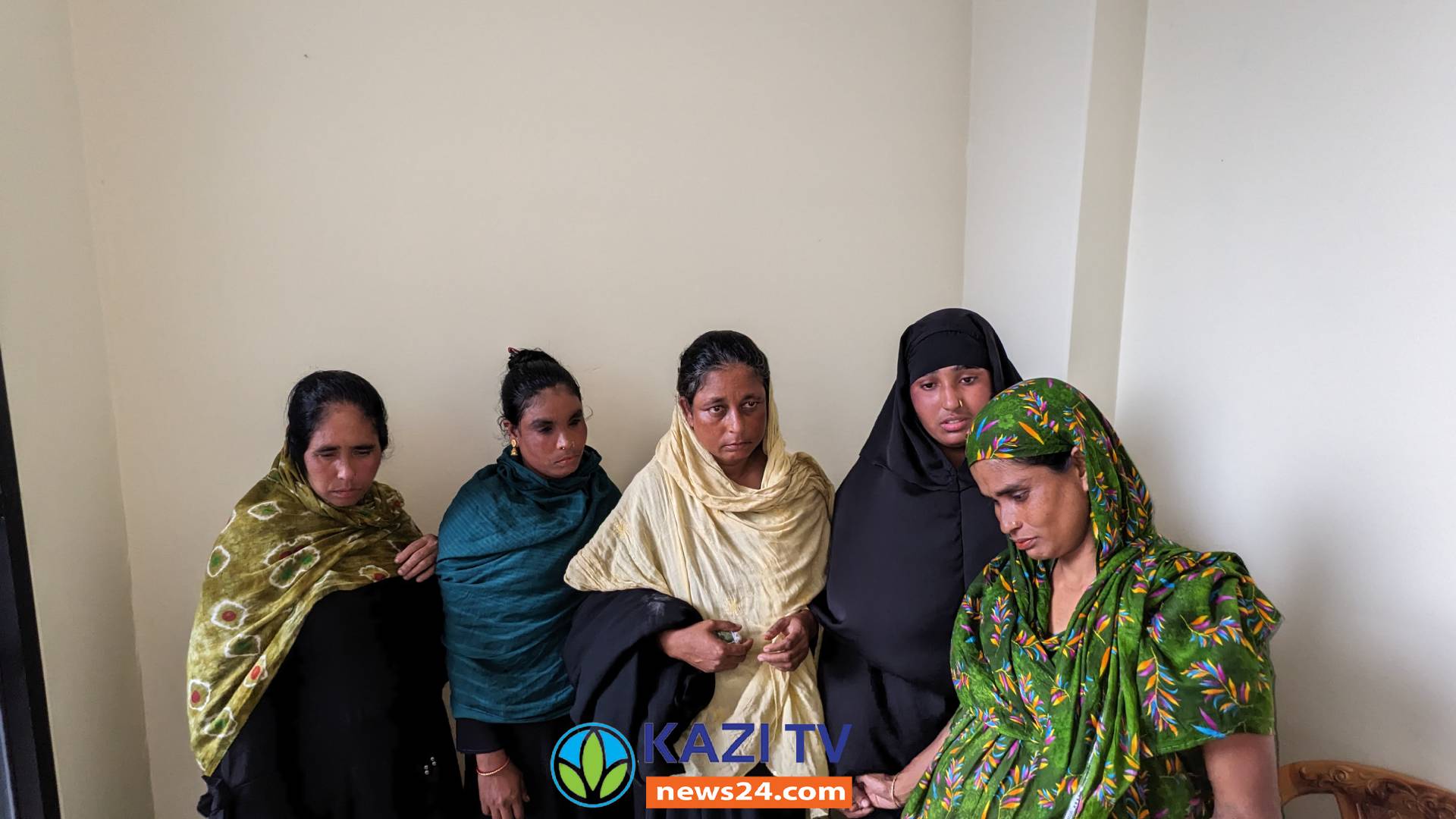 নাটোরের বড়াইগ্রাম থেকে ৫ নারী ছিনতাইকারী আটক