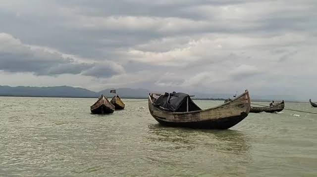 নাফ নদী থেকে নৌকাসহ ৫ বাংলাদেশিকে ধরে নিয়ে গেছে আরাকান আর্মি