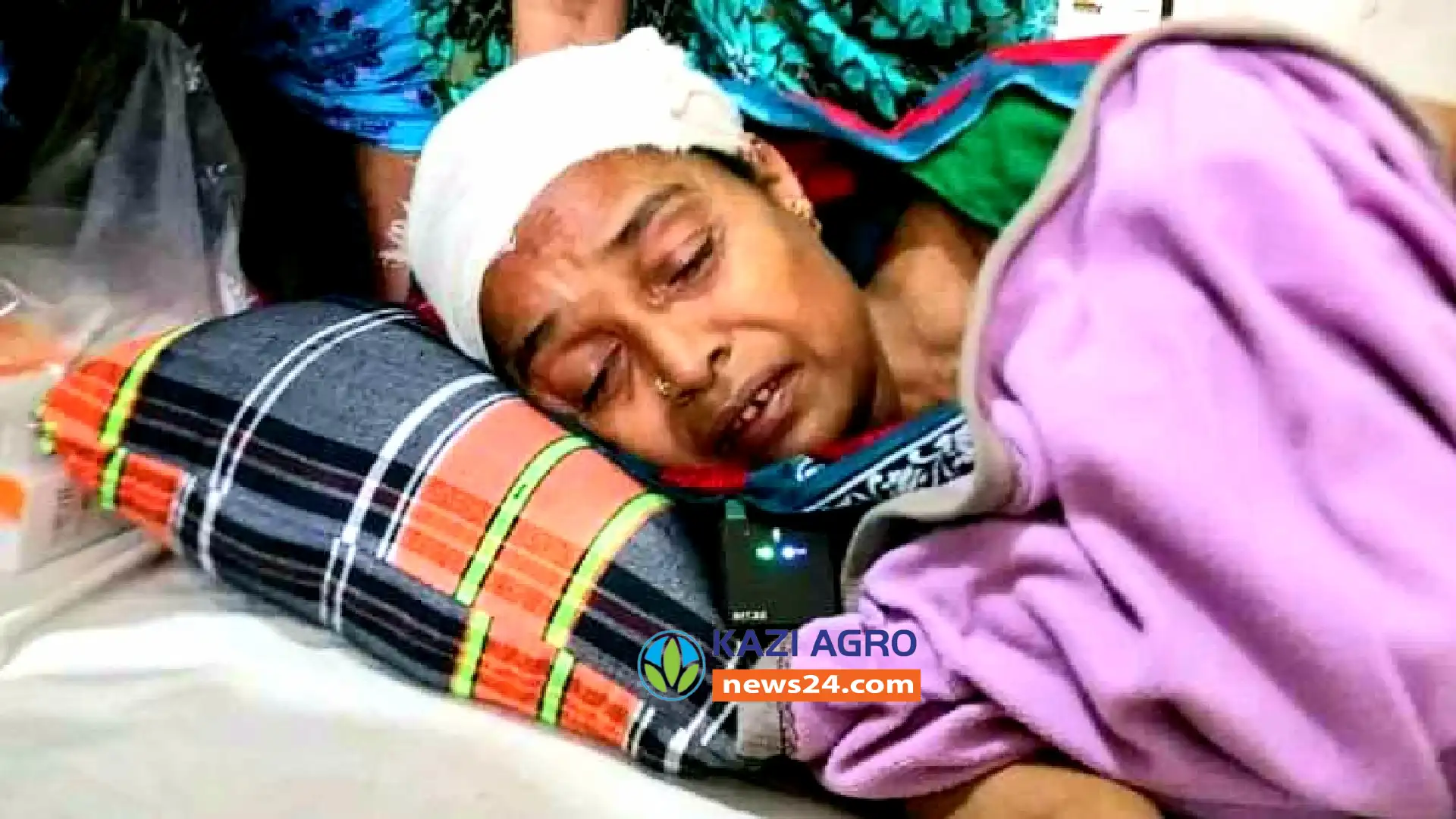 নোয়াখালী কবিরহাটে বিরোধের জেরে বসত ঘর ভাংচুর ও লুটপাট, নারীসহ আহত-৩