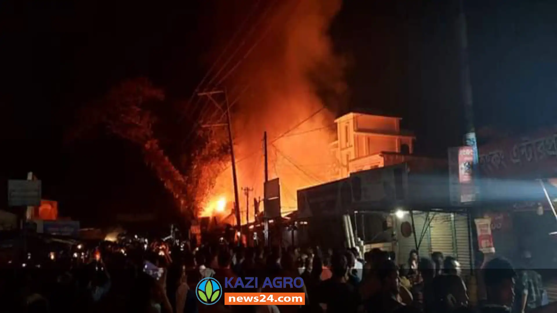 নোয়াখালী চাটখিল নিউ মার্কেটে মধ্য রাতের অগ্নিকাণ্ডে ৮ দোকান পুড়ে ছাই