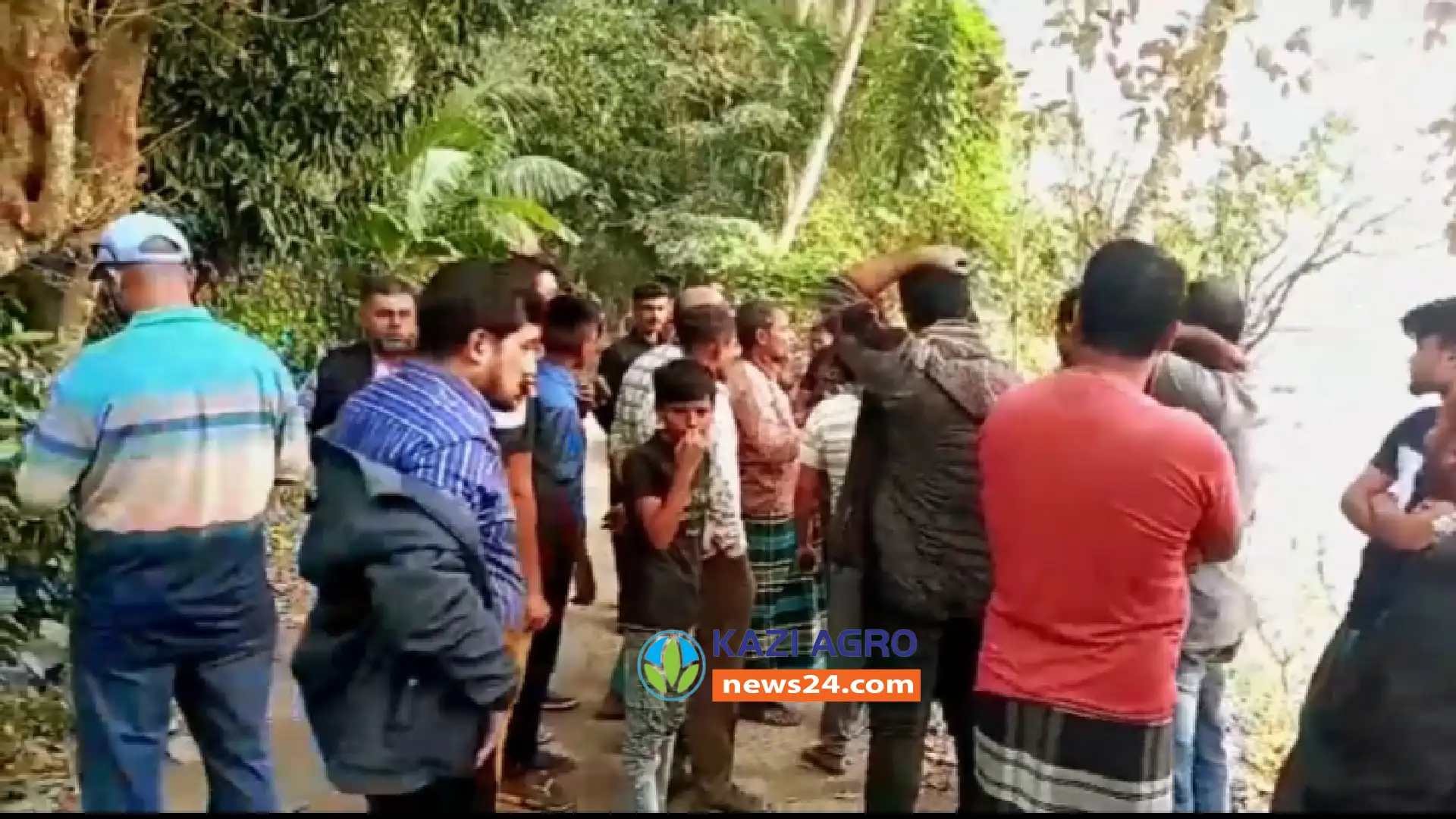 নোয়াখালী চাটখিলে বসত ঘর ভাংচুর ও হামলায় নারী সহ আহত -৩