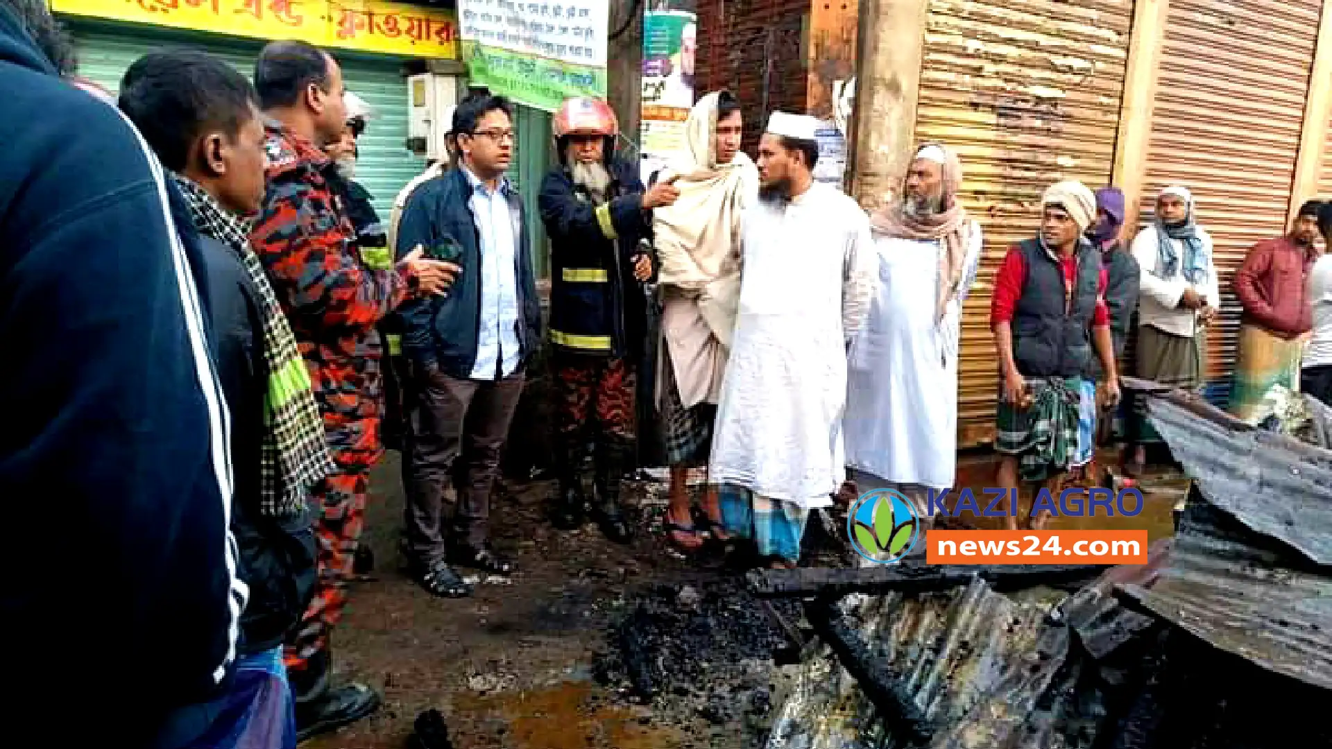 নোয়াখালী চৌমুহনীতে বৈদ্যুতিক শর্ট সার্কিটে ১০টি দোকান পুড়ে ছাই, কোটি টাকার ক্ষয়ক্ষতি