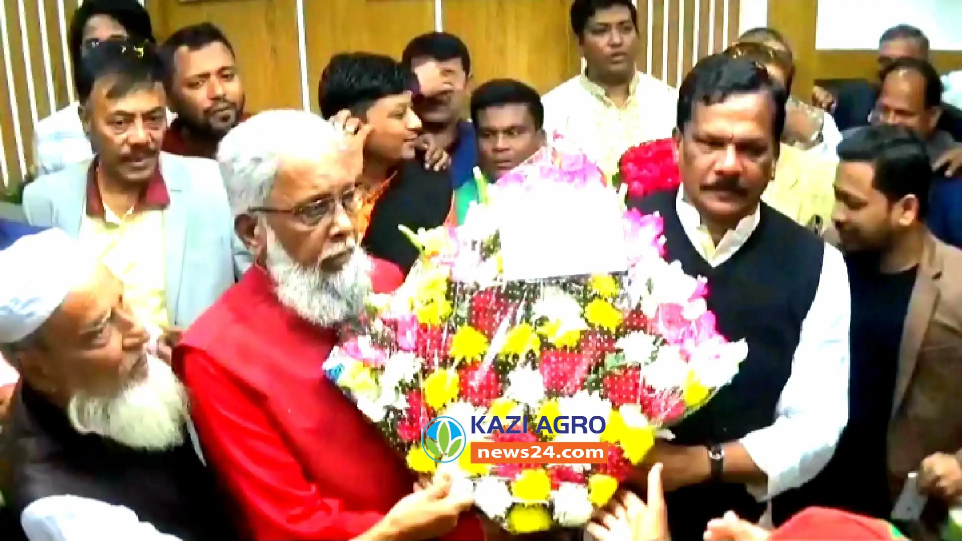 নোয়াখালী জেলা পরিষদের নব নির্বাচিত চেয়ারম্যান পিন্টু কে নাগরিক সংবর্ধনা