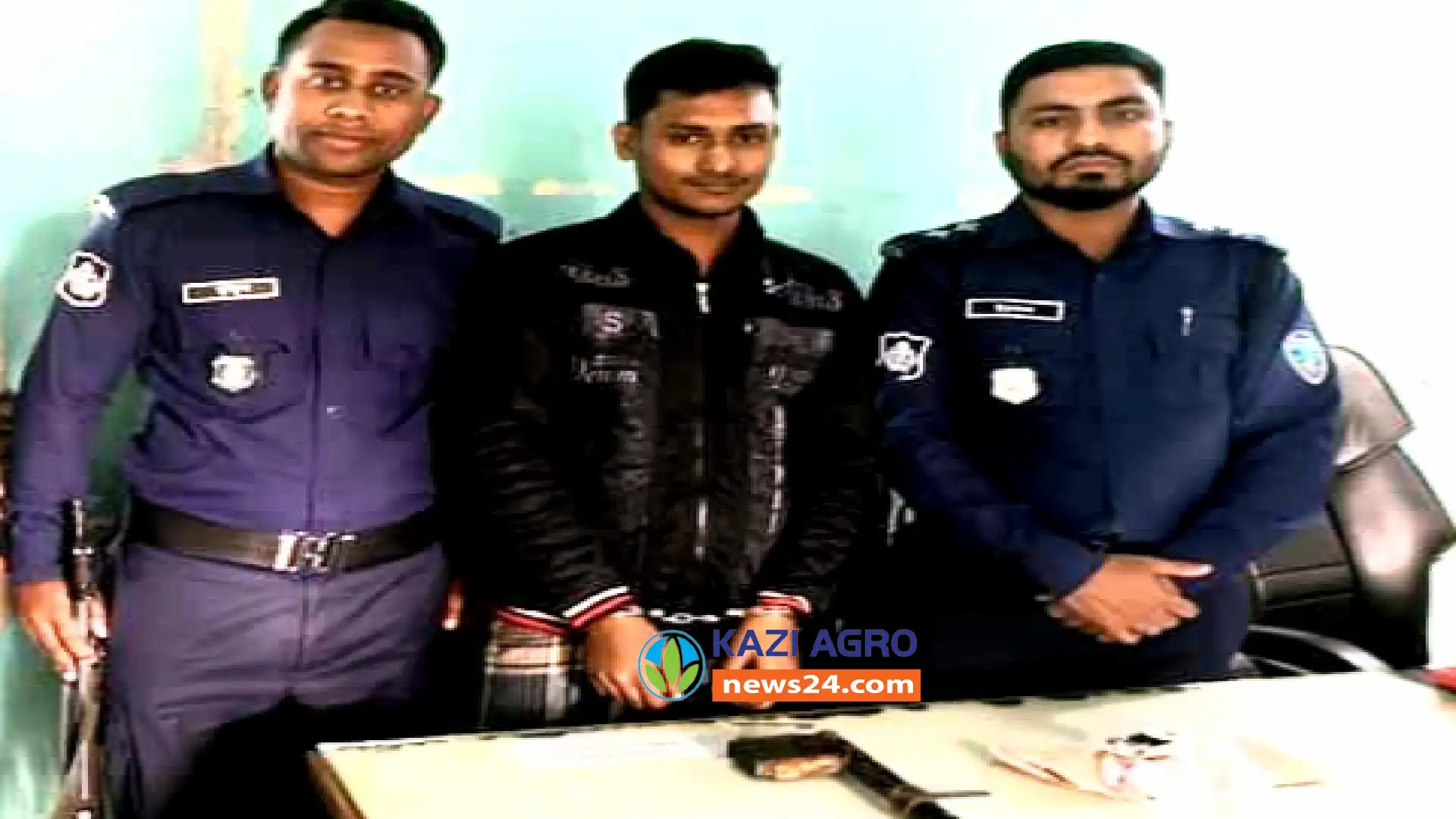 নোয়াখালী বেগমগঞ্জ থেকে আগ্নেয়াস্ত্র ও ইয়াবাসহ যুবক গ্রেফতার