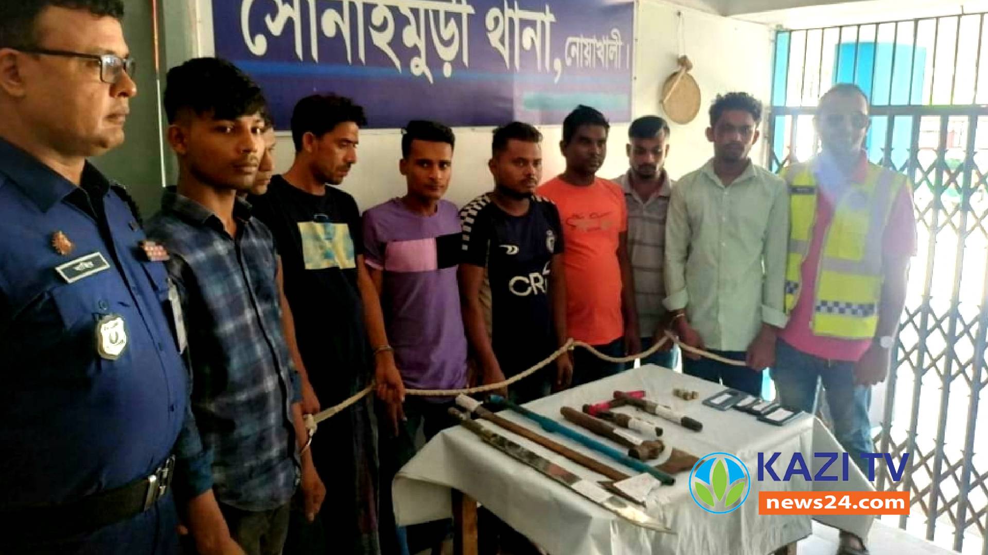 নোয়াখালী সোনাইমুড়ীতে আগ্নেয়াস্ত্রসহ ৮ডাকাত গ্রেফতার