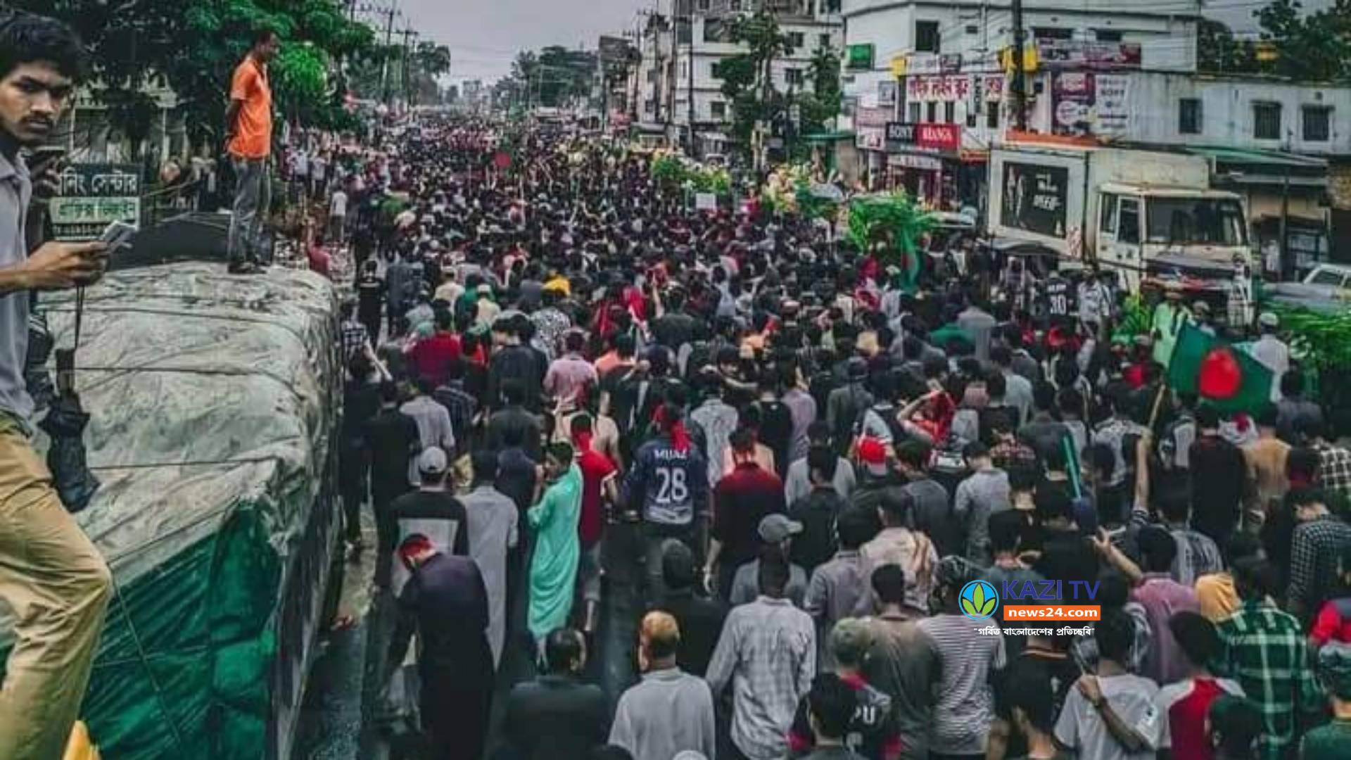 নোয়াখালীত কোটা আন্দোলনকারীদের বিক্ষোভ, জেলা আ.লীগ কার্যালয়ে অগ্নিসংযোগ-ভাংচুর