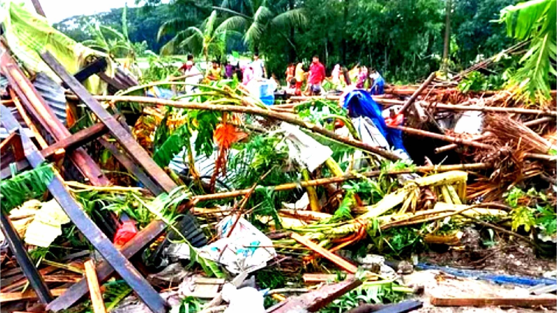 নোয়াখালীতে আকস্মিক টর্নেডোর আঘাতে  ১১ বসতঘর বিধ্বস্ত