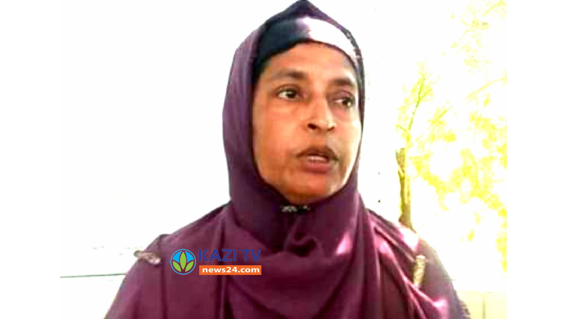 নোয়াখালীতে টিসিবির পণ্য বিতরণে বাকবিতন্ডায় নারী মেম্বারকে পেটালেন