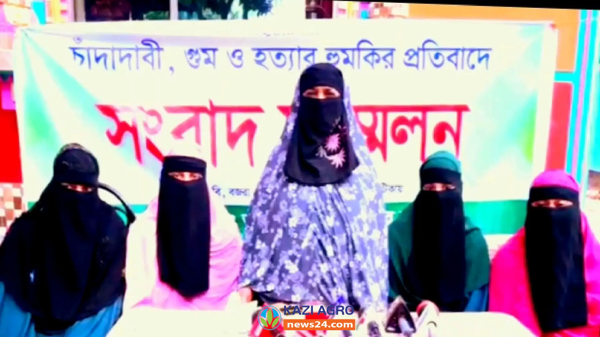 নোয়াখালীতে প্রবাসীর কাছে সন্ত্রাসীরা চাঁদা না পেয়ে হামলা, ভাংচুর, প্রতিবাদে সংবাদ সম্মেলন