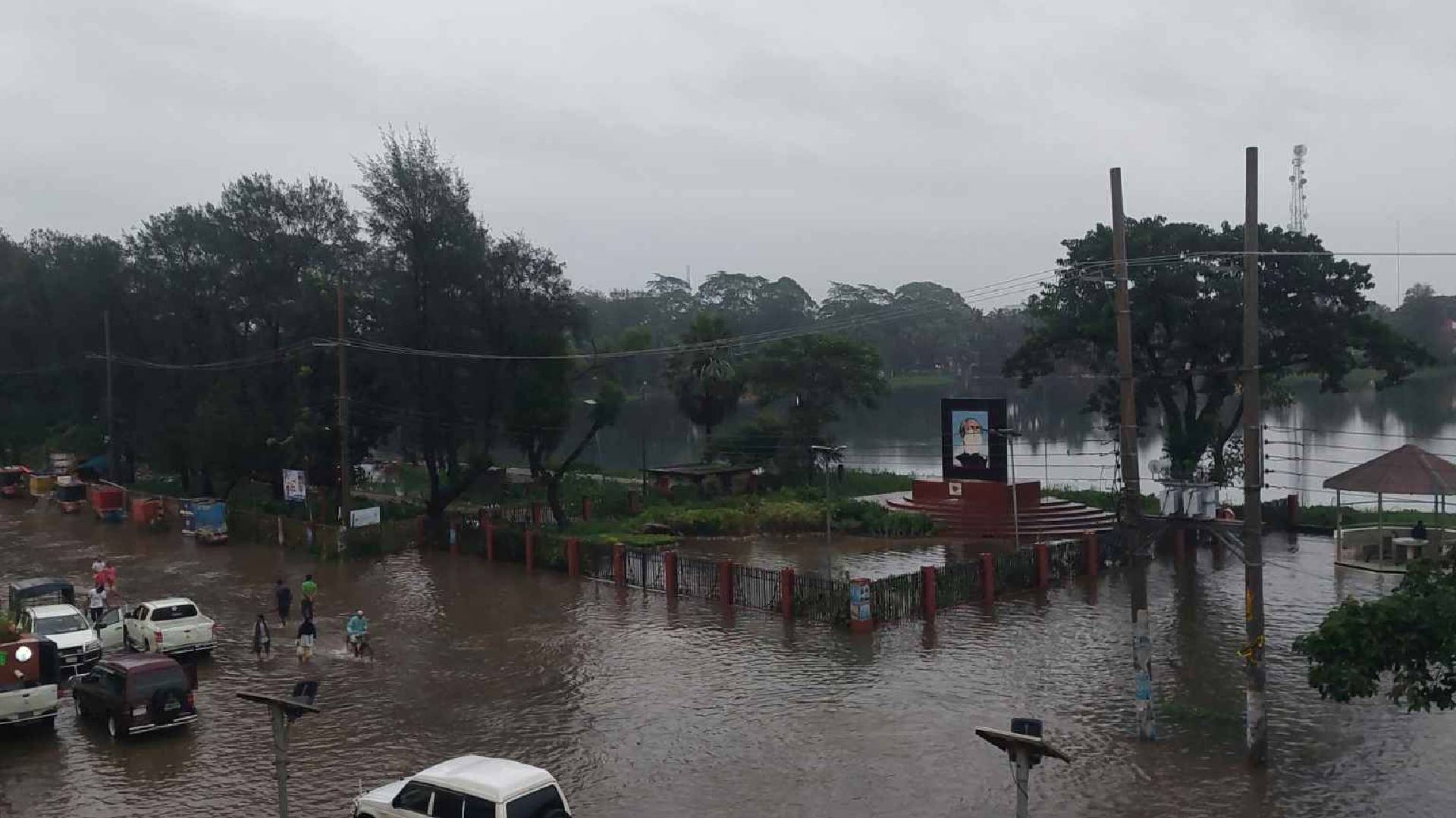 নোয়াখালীতে বন্যা পরিস্থিতি অবনতি, খাদ্য সংকট- সাপ আতঙ্কে নাকাল