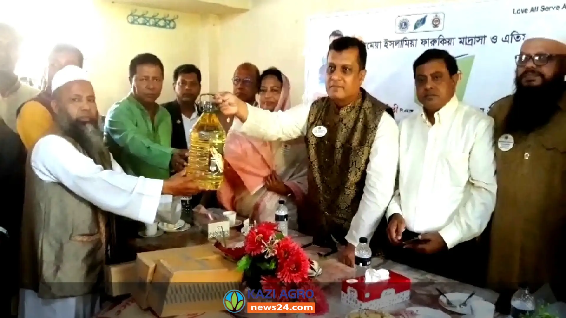 নোয়াখালীতে মাদ্রাসার এতিম খানার শিশুদের জন্য খাদ্য সামগ্রী বিতরণ