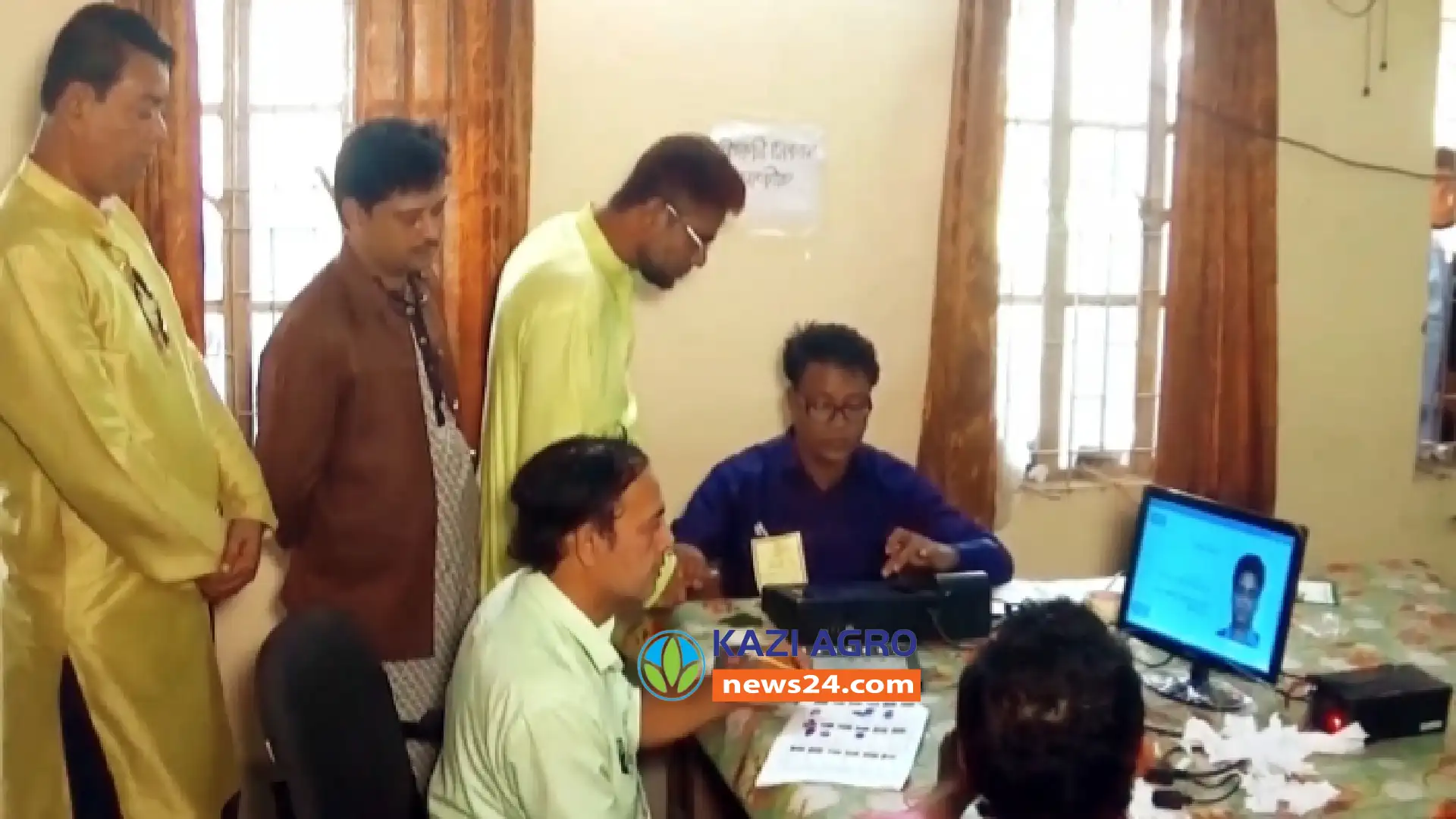 নোয়াখালীতে শান্তিপূর্ণ পরিবেশে জেলা পরিষদ নির্বাচন অনুষ্ঠিত