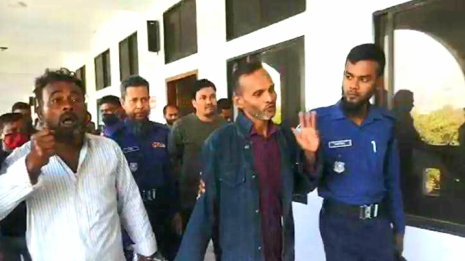 নোয়াখালীতে স্ত্রী হত্যার দায়ে ফাঁসির আদেশ দিয়েছে আদালত