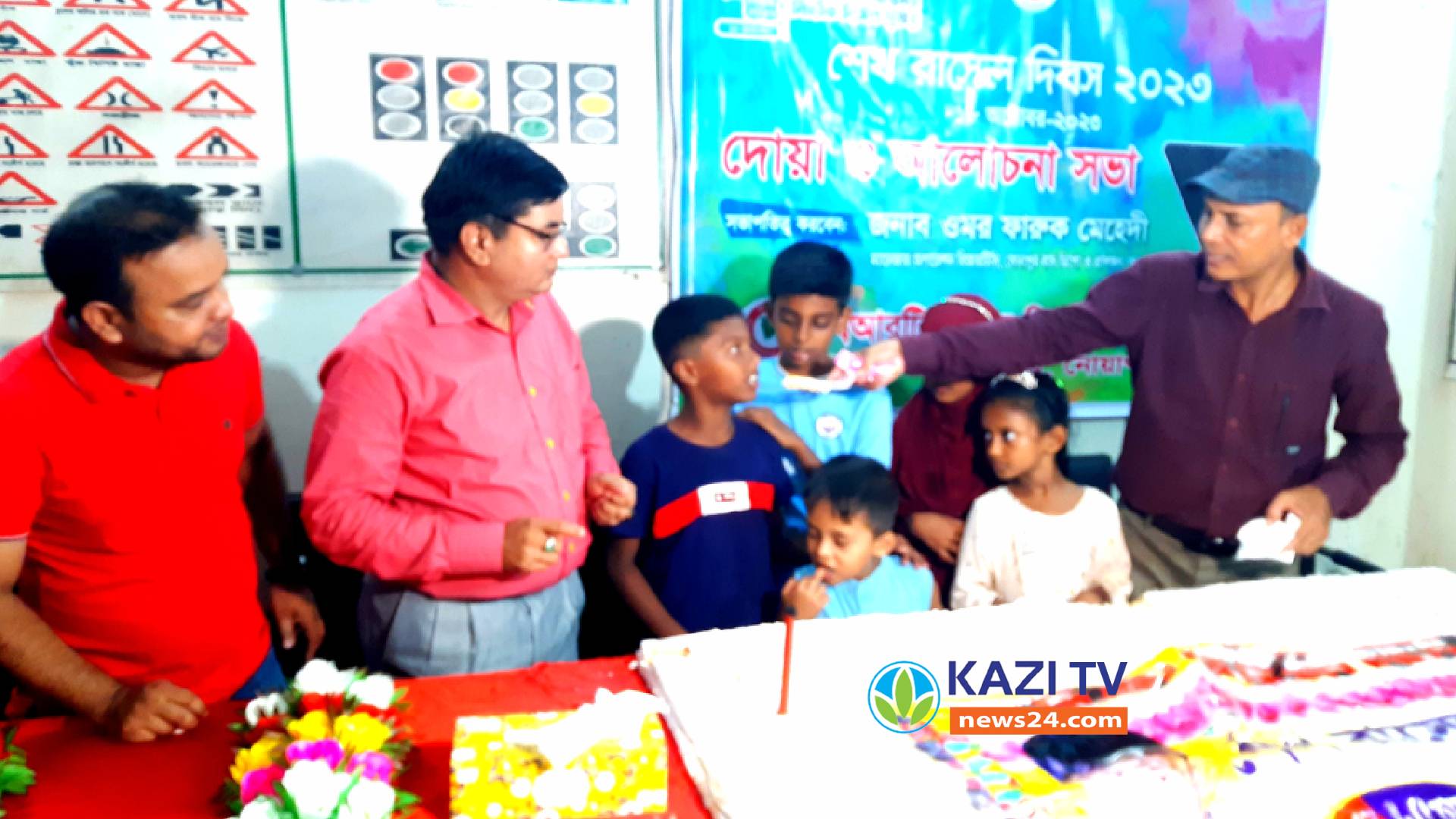 নোয়াখালীতে ৬০ পাউন্ডের কেক কেটে শেখ রাসেলের ৬০ তম জন্মদিন উদযাপন