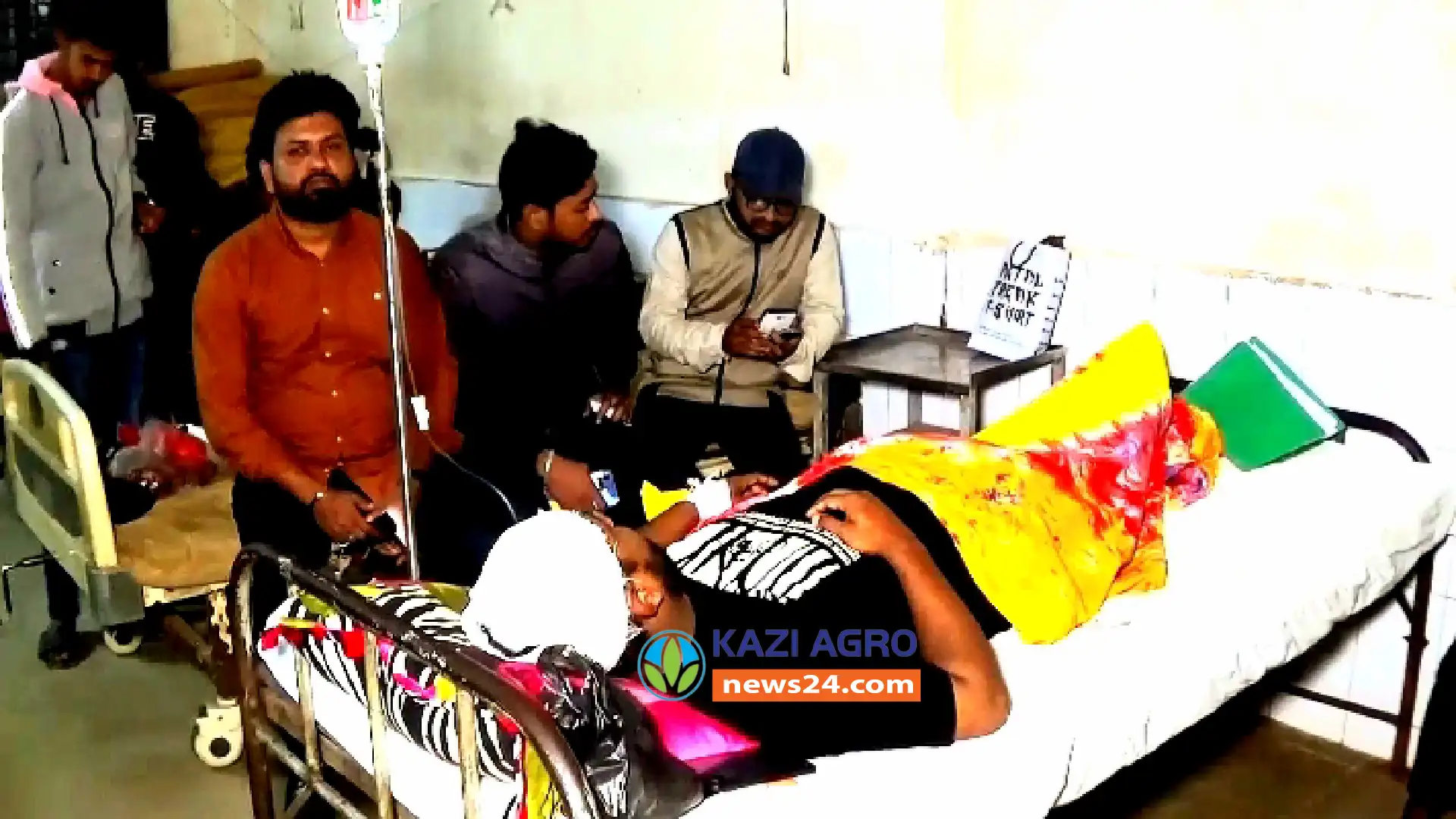নোয়াখালীতে ৭৫তম প্রতিষ্ঠাবার্ষিকীতে পতাকা নেওয়া নিয়ে ছাত্রলীগের সংঘর্ষ