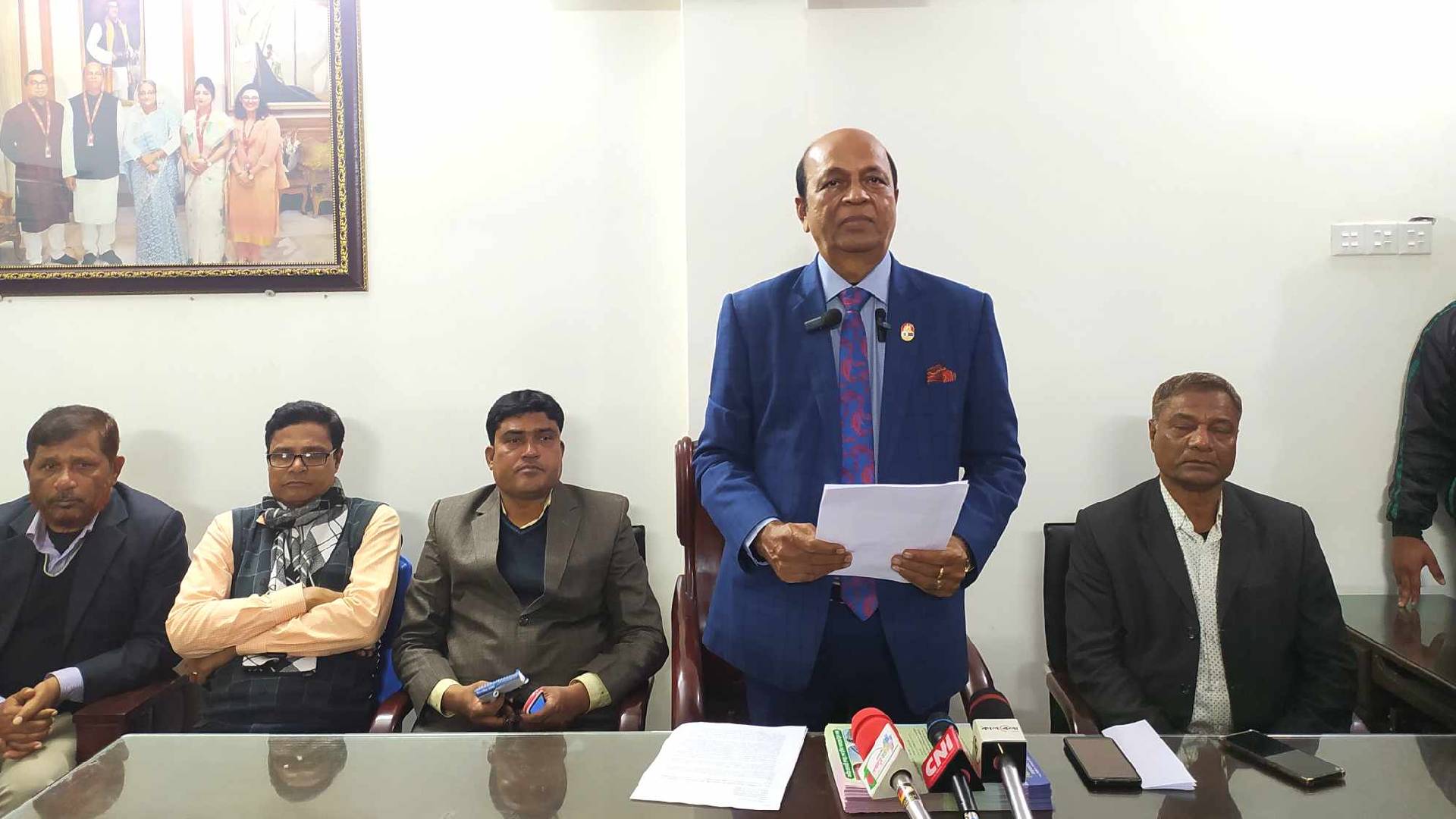 নৌকার প্রার্থী ও কর্মীরা হামলা ও সংঘাতের মাধ্যমে শান্তিপূর্ণ পরিবেশ বিনষ্ট করছে