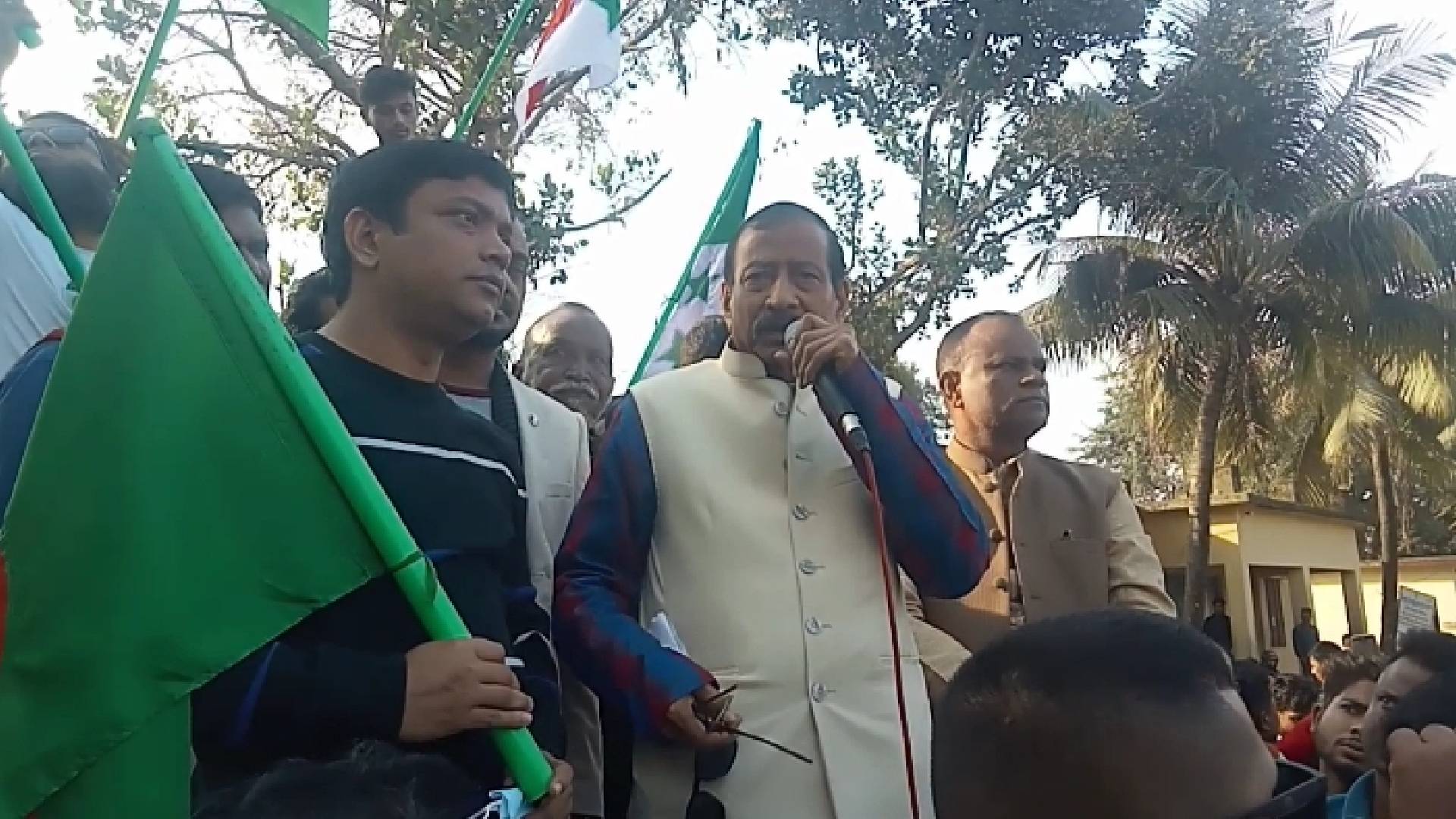 নৌকার প্রার্থী পক্ষে ১৬ ডিসেম্বর বিজয় দিবস উপলক্ষে মিছিল ও সমাবেশ অনুষ্ঠিত।