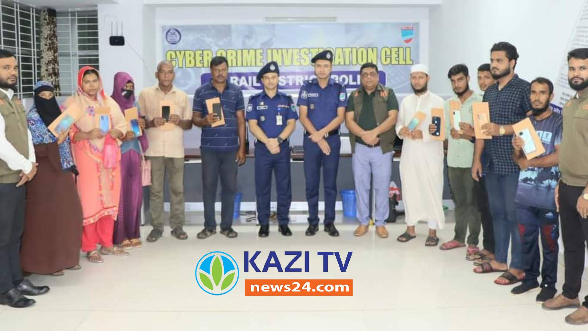 নড়াইল জেলা পুলিশ  কর্তৃক হারিয়ে যাওয়া ১০ টি মোবাইল ফোন উদ্ধার ও হস্তান্তর।