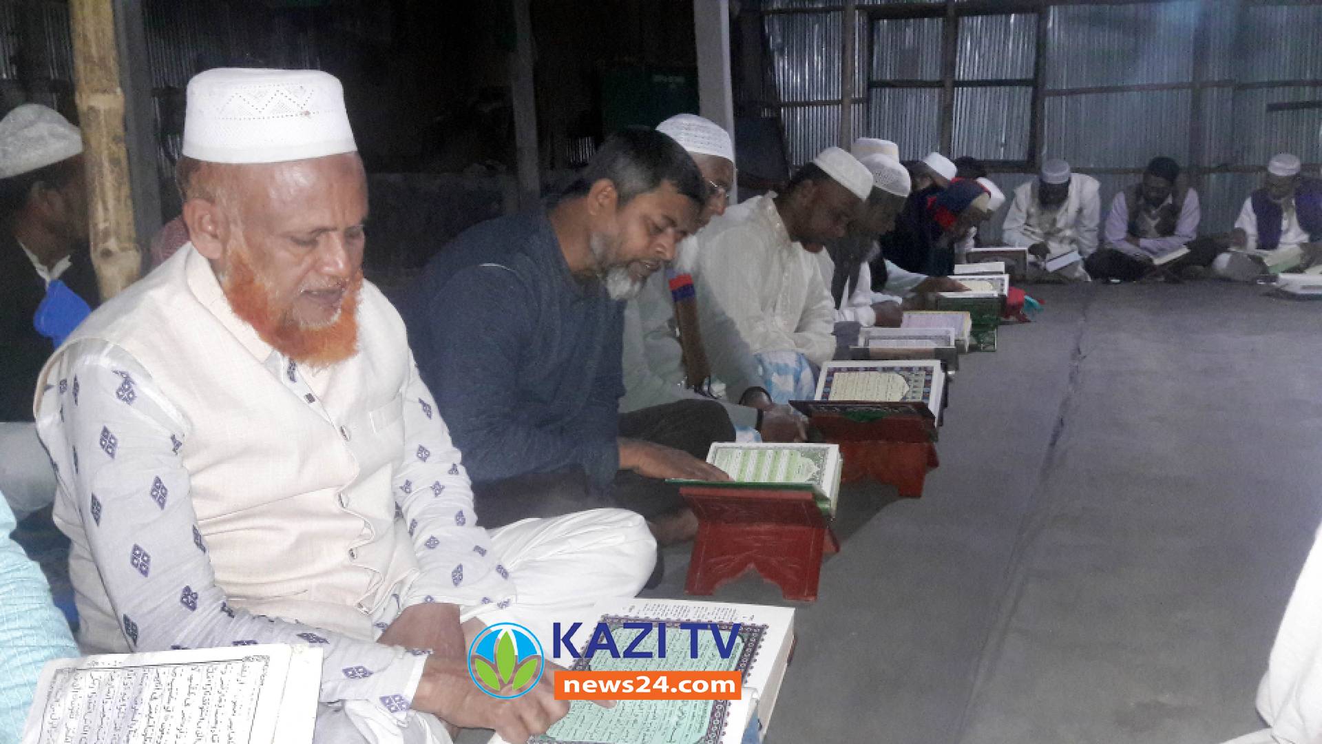 নড়াইলে বয়স্কদের কোরআন শিক্ষা অনুষ্ঠিত।