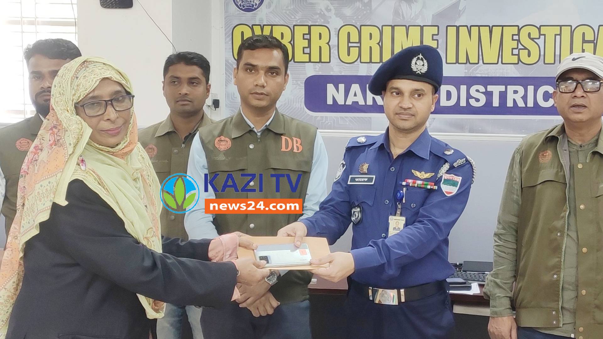 নড়াইলে হারানো ২০টি মোবাইল ফোন উদ্ধার ও হস্তান্তর