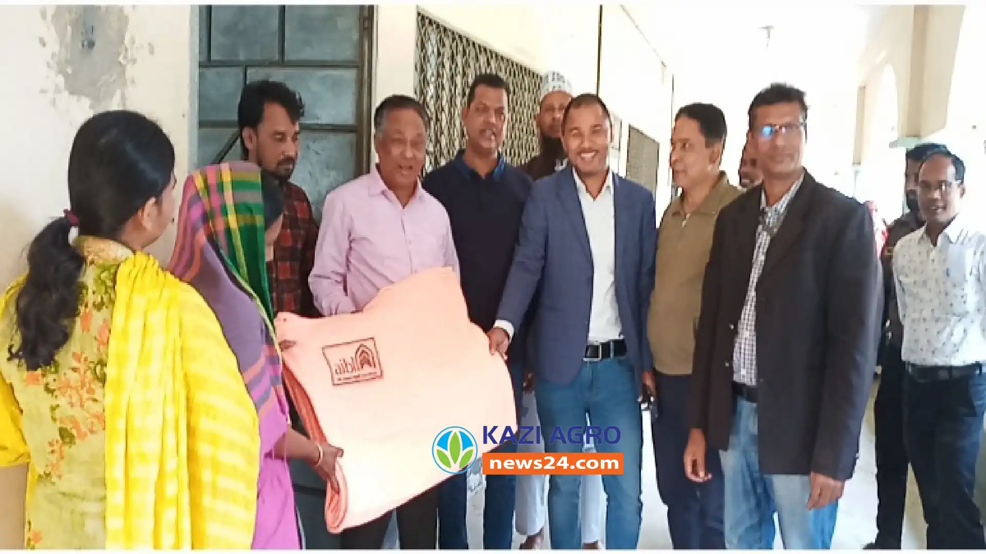 পটিয়ায় কেডিএস গ্রুপ ও আল আরাফাহ ব্যাংকের উদ্যােগে শীত বস্ত্র বিতরন