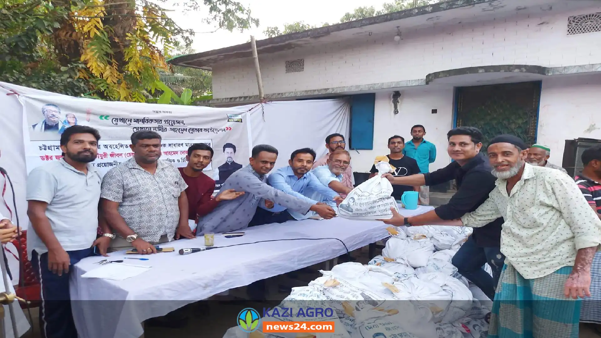 পটিয়ায় খাদ্য সহায়তা পেলেন দুই শতাধিক পরিবার