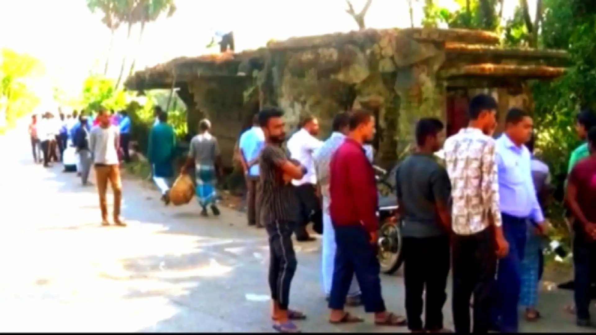 পরিত্যক্ত ভূমির মালিকানা নিয়ে দুই পক্ষ রক্তক্ষয়ী সংঘর্ষের আশংকা