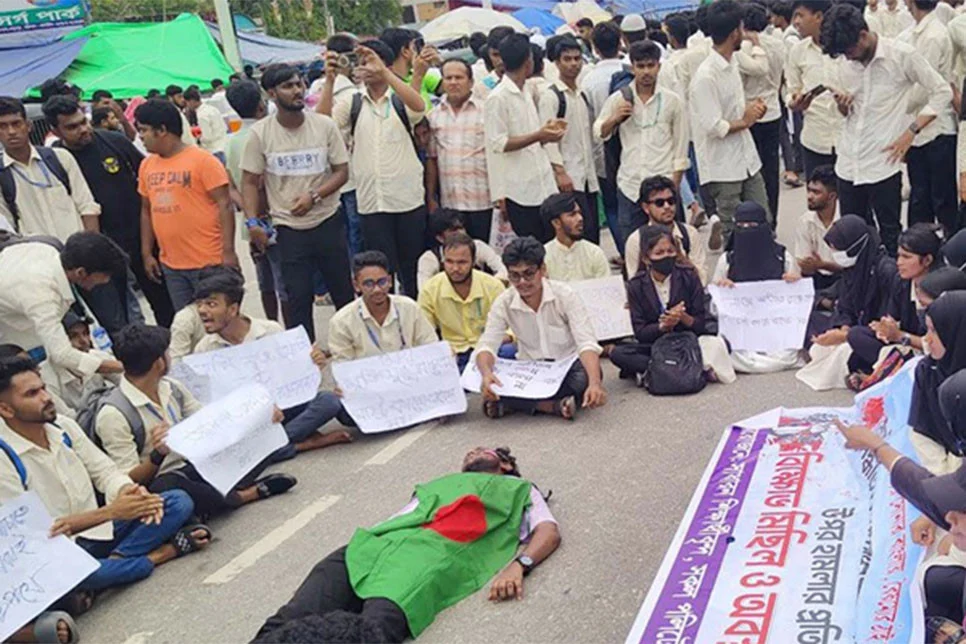 পলিটেকনিক শিক্ষার্থীদের ‘রেলপথ ব্লকেড’ শিথিল, বৈঠকের পর নতুন কর্মসূচি