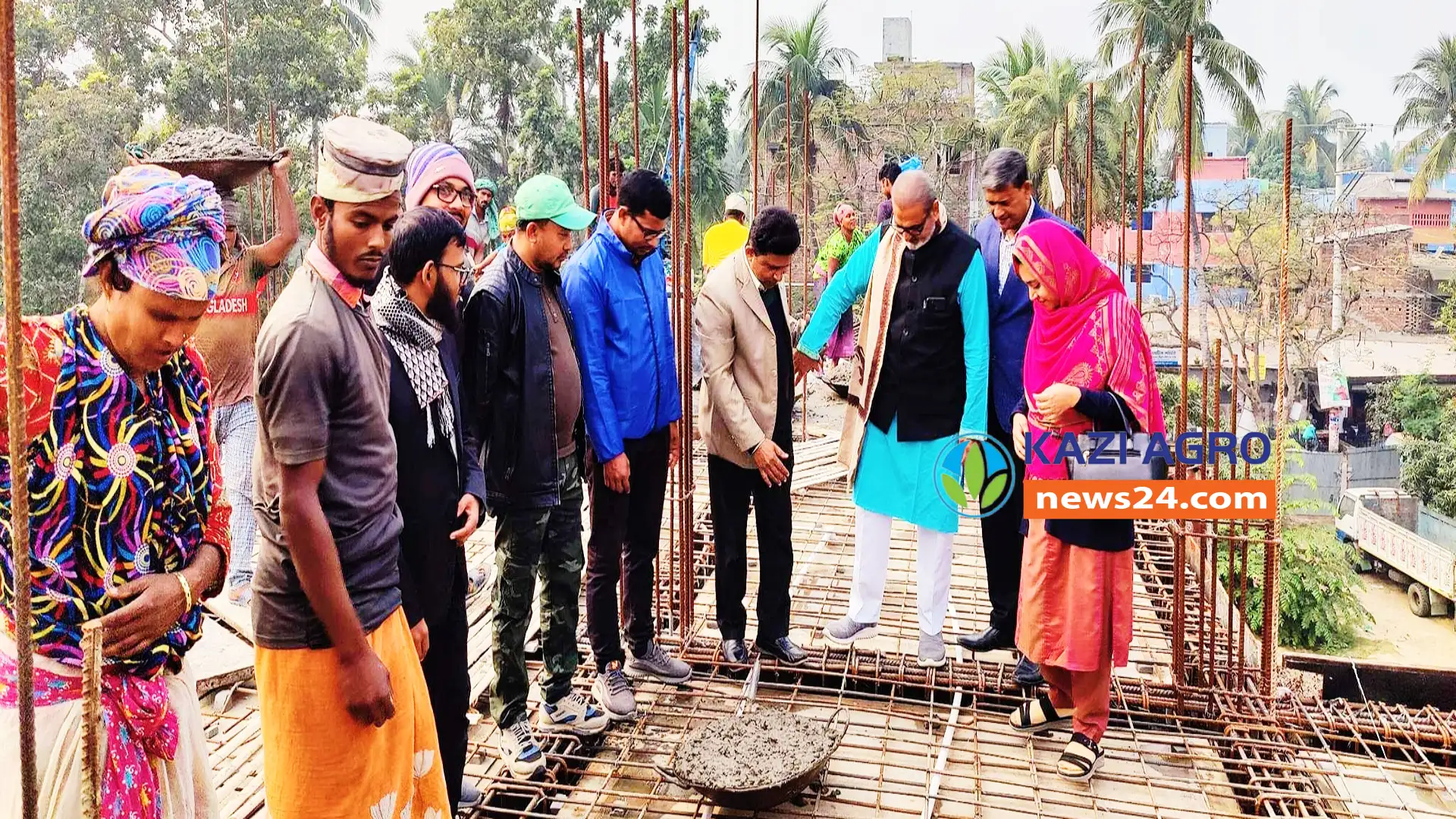 পাইকগাছায় উপজেলা কমপ্লেক্স সম্প্রসারিত প্রশাসনিক ভবন নির্মাণ কাজ তদারকি