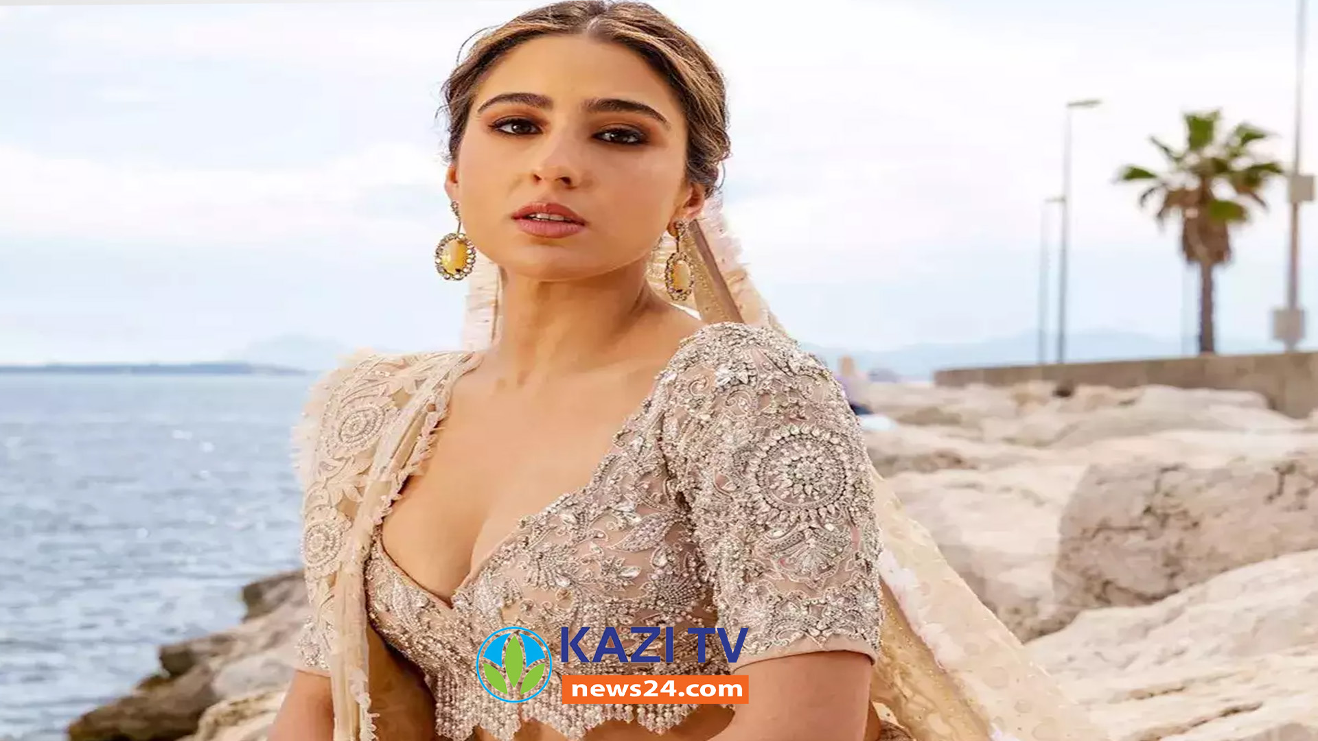 পেটের পোড়া দাগ যেন ‘অলঙ্কার’, কী হয়েছিল অভিনেত্রীর?
