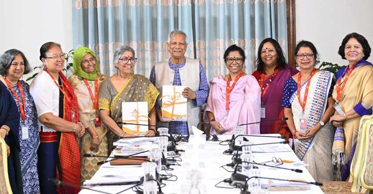 প্রধান উপদেষ্টার কাছে প্রতিবেদন দিয়েছে নারীবিষয়ক সংস্কার কমিশন