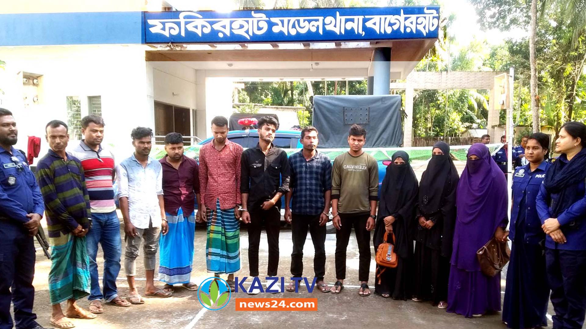 ফকিরহাটে স্বপ্নবিলাস হোটেলে অভিযান, নারীসহ ১১জন গ্রেপ্তার