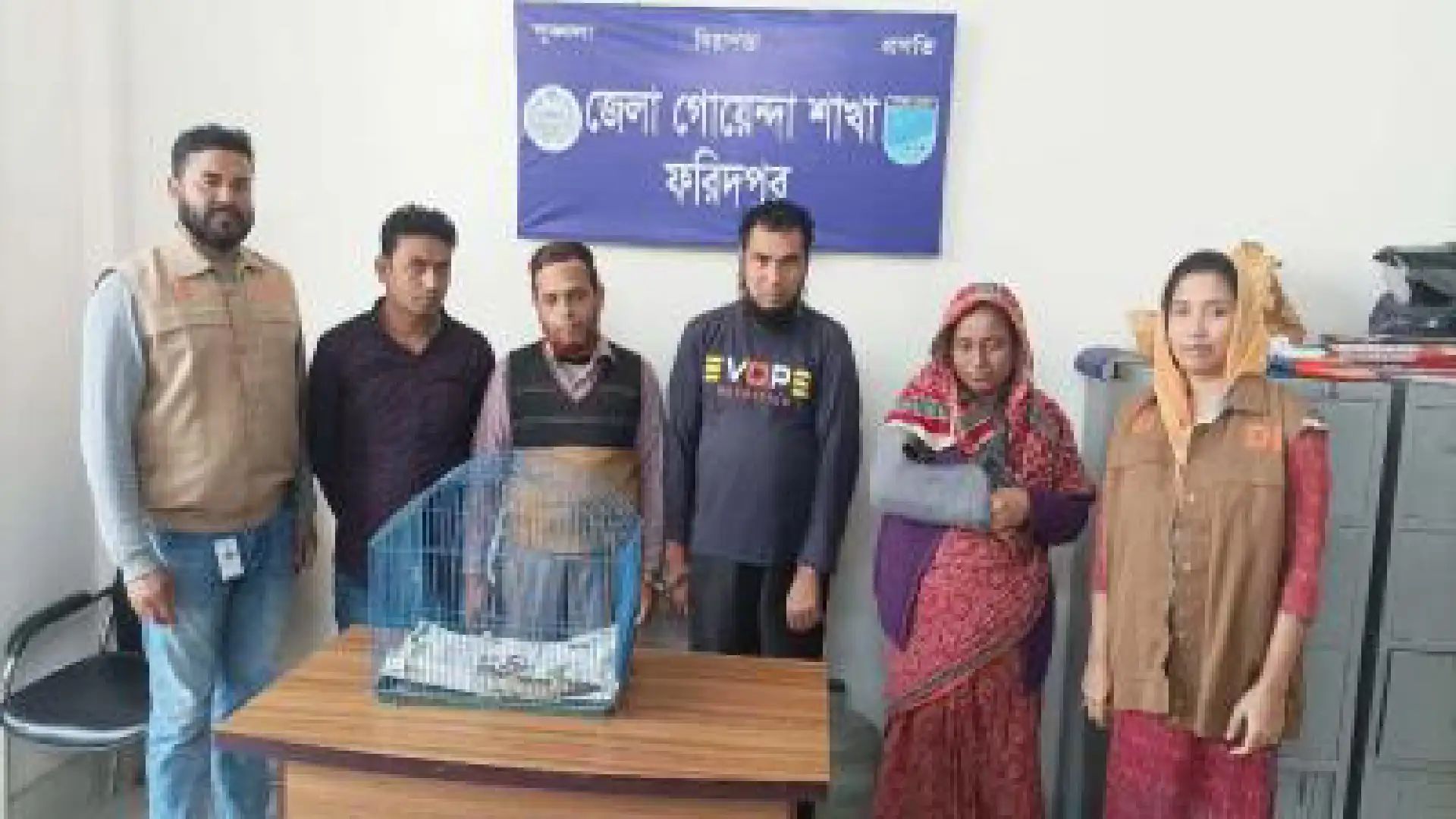 ফরিদপুরে তক্ষকসহ পাচারকারী চক্রের ৪ জন সদস্যকে গ্রেপ্তার
