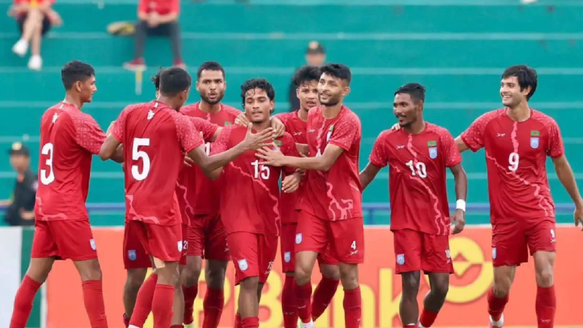 ফাহমিদুল-মোরসালিনের গোলে সিঙ্গাপুরকে উড়িয়ে দিল বাংলাদেশ