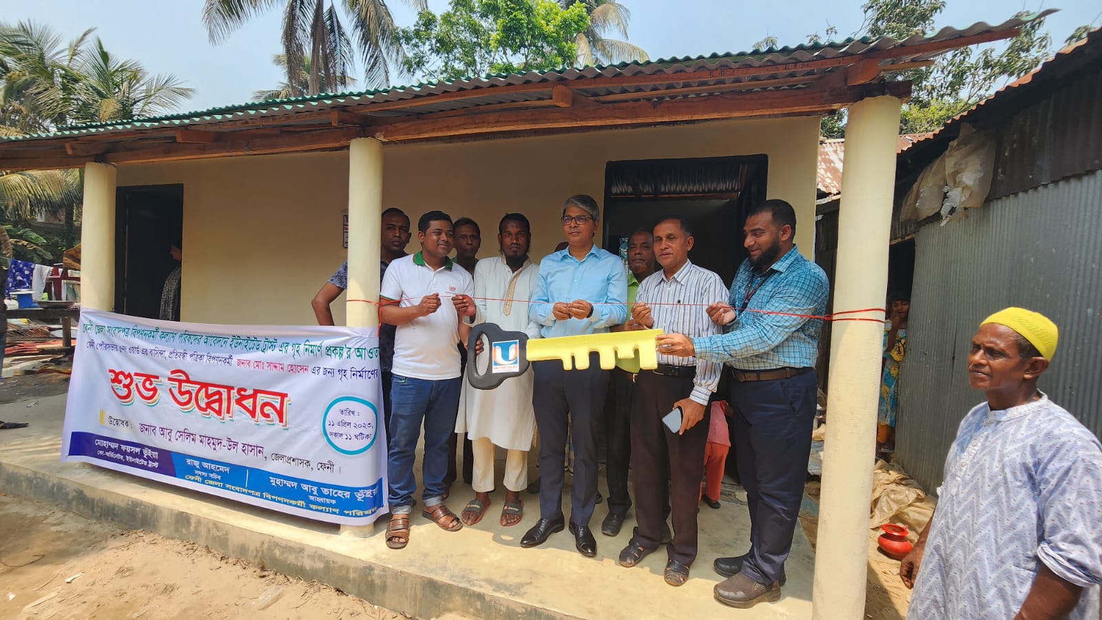 ফেনীতে প্রতিবন্ধী পত্রিকা হকার সাদ্দাম পেল নতুন ঘর