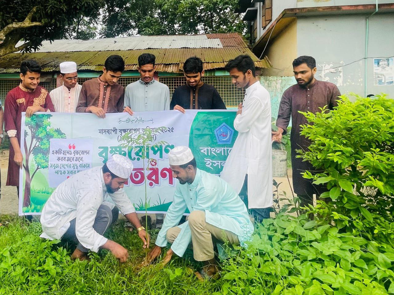 ফেনীর ছাগলনাইয়ায় ছাত্র শিবিরের বৃক্ষরোপণ ও চারা বিতরণ কর্মসূচি অনুষ্ঠিত