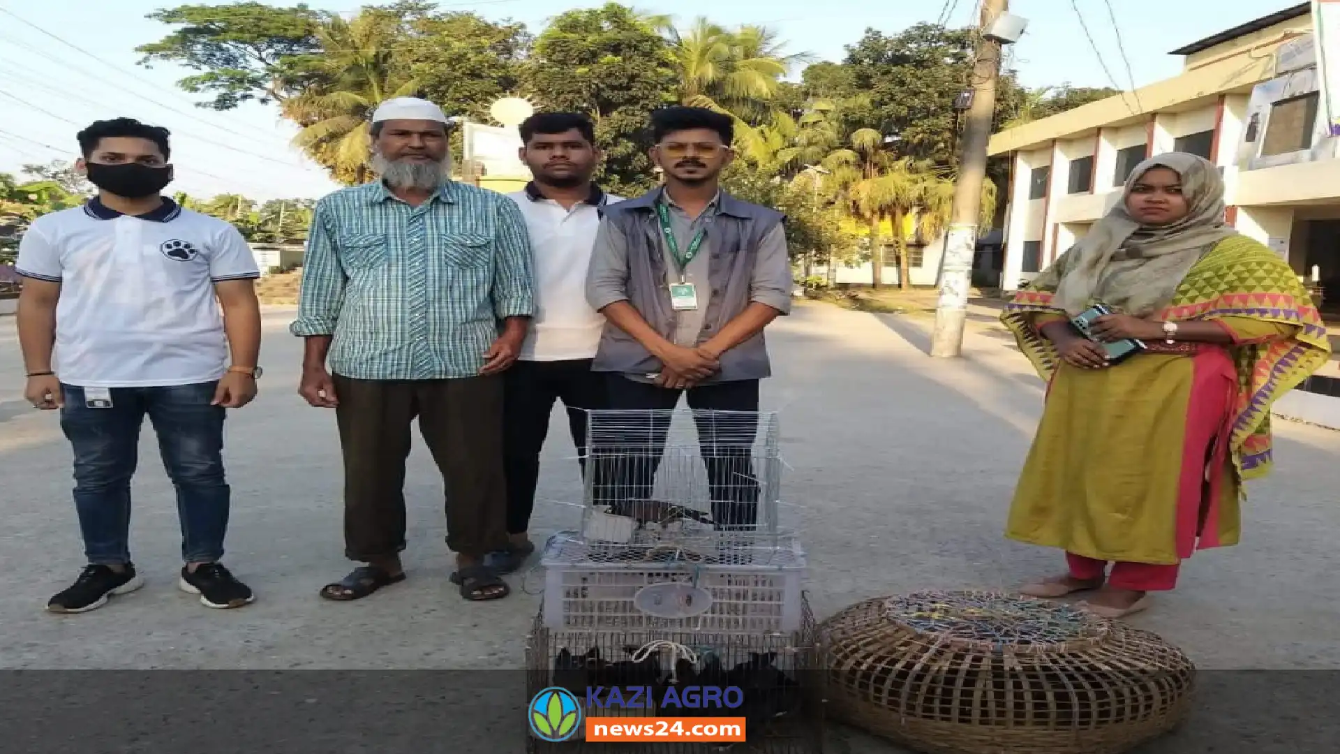 ফেনীর দাগনভূঁঞায় ২৮ টি বন্যপাখি উদ্ধার