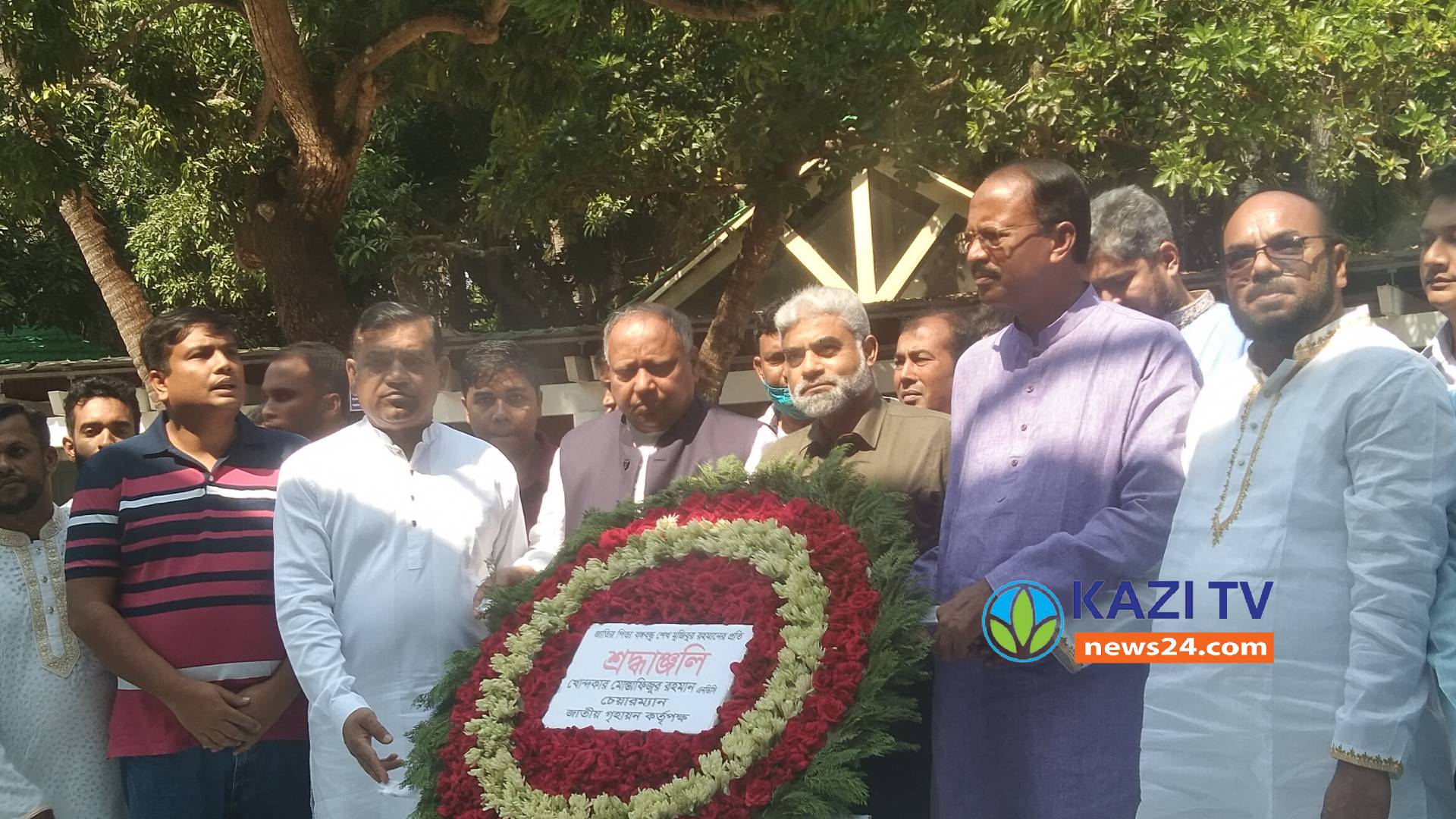 বঙ্গবন্ধুর সমাধিতে জাতীয় গৃহায়ন কর্তৃপক্ষের চেয়ারম্যানের শ্রদ্ধা