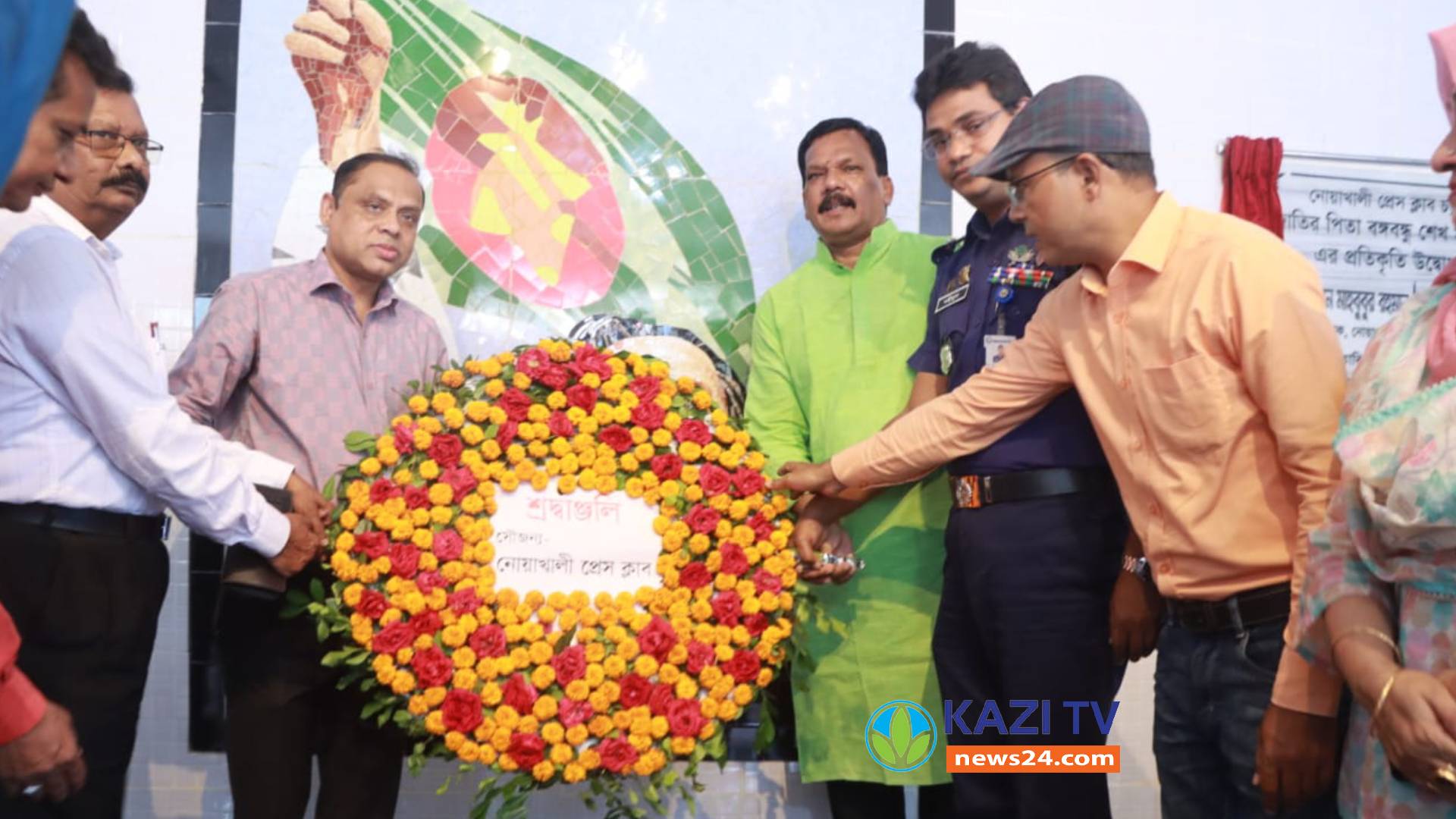 বঙ্গবন্ধুর হাতের স্পর্শ পাওয়া নোয়াখালী প্রেসক্লাবে বঙ্গবন্ধুর প্রতিকৃতি উদ্বোধন