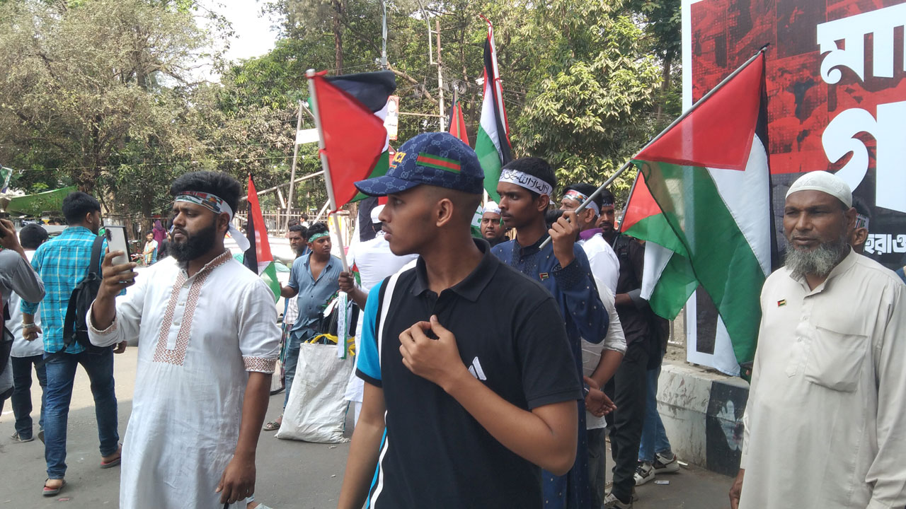 বাংলাদেশিদের নেতানিয়াহুর ছবি পেটানোর খবর ইসরায়েলি গণমাধ্যমে