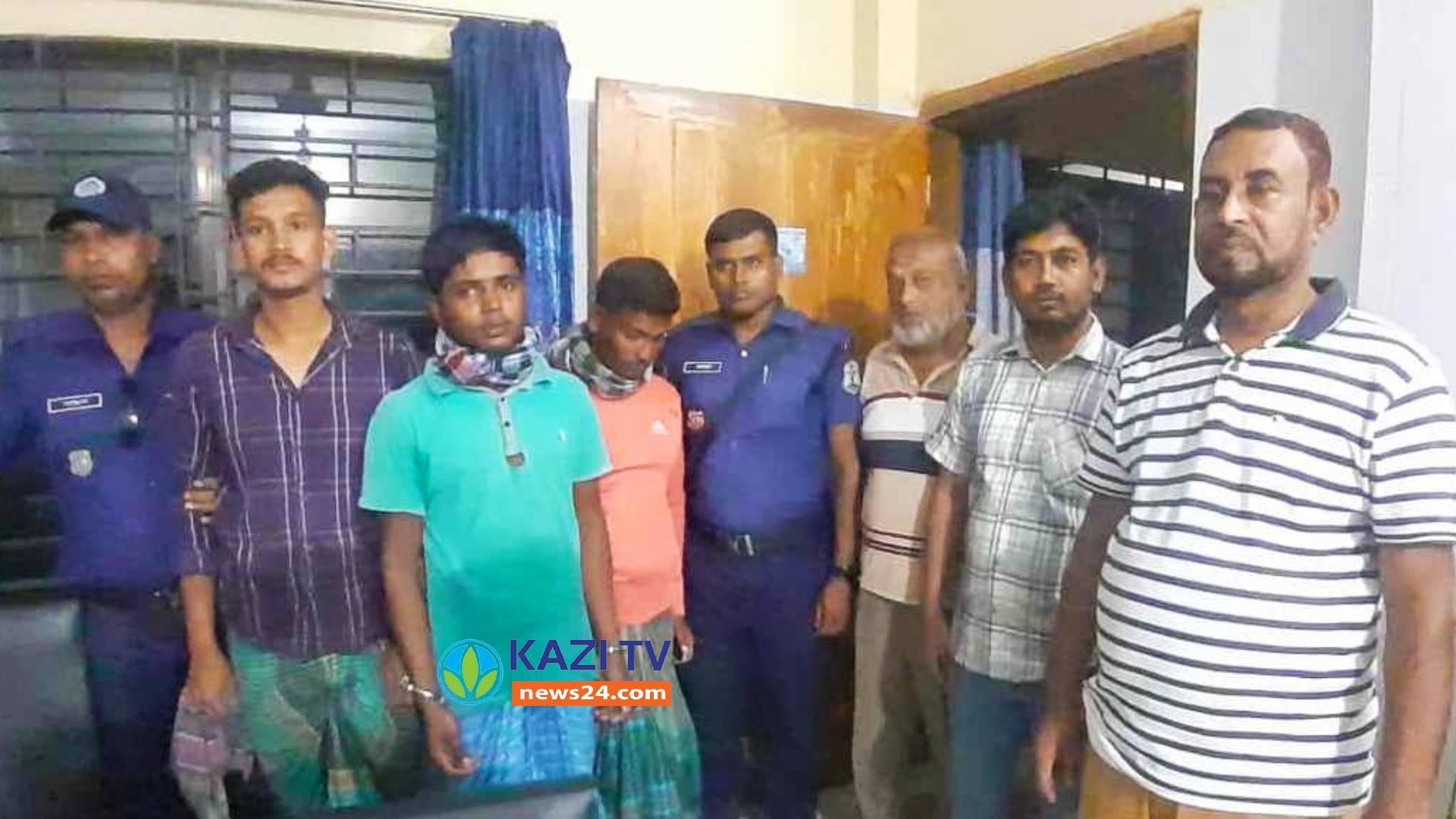 বাউফলে নিষেধাজ্ঞা অমান্য করে মা ইলিশ শিকারের দায়ে ২ জেলের কারাদণ্ড।