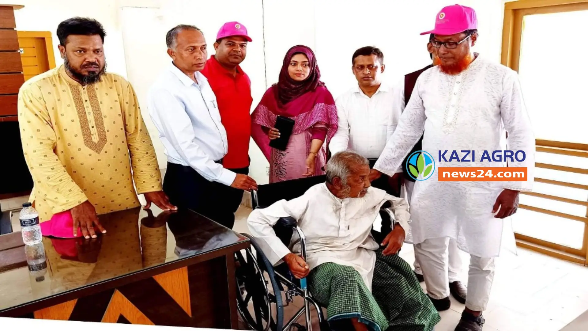 বাগমারা'য় মেছের আলীর কষ্ট লাঘব করলো আঁত-তাবারা কর্মচারী সমবায় সমিতি