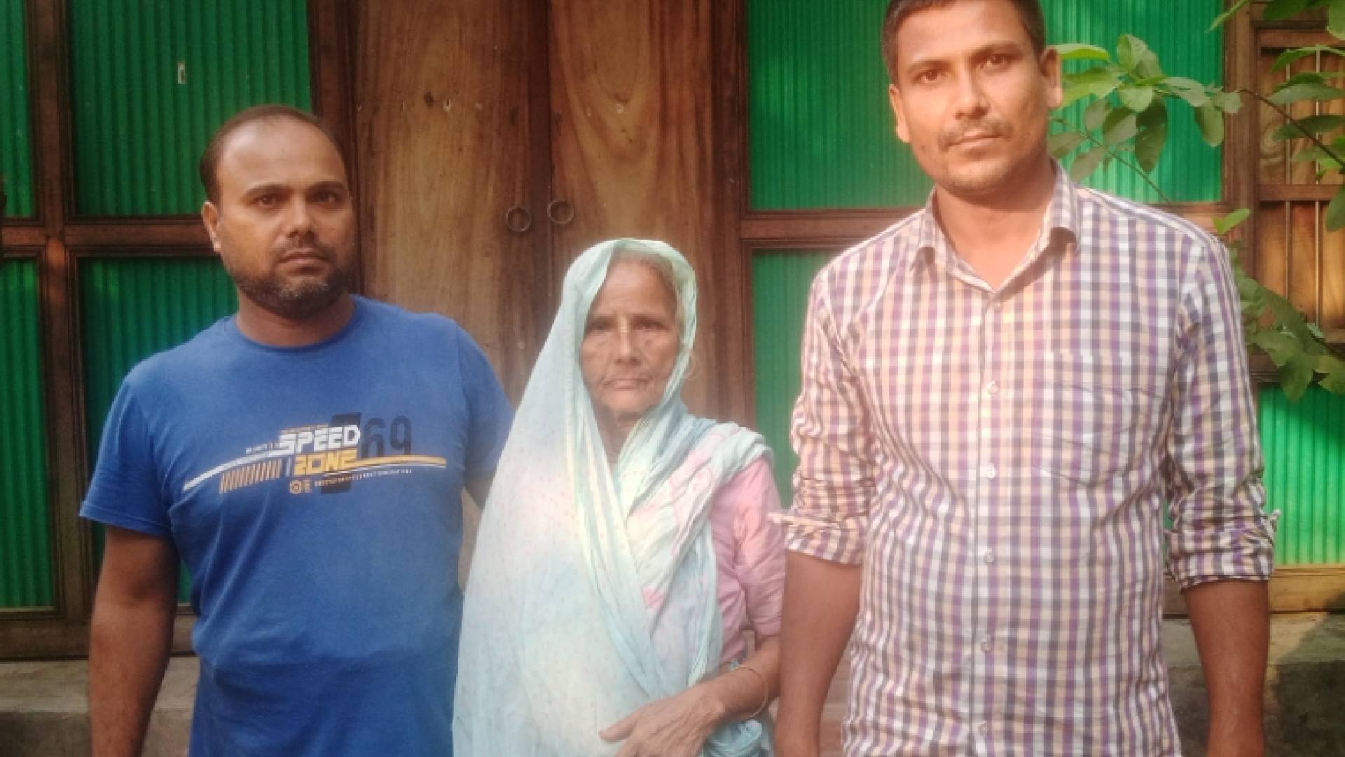 বাবার সম্পত্তি থেকে মা ও দুই ভাইকে বঞ্চিত করলেন বড় ভাই