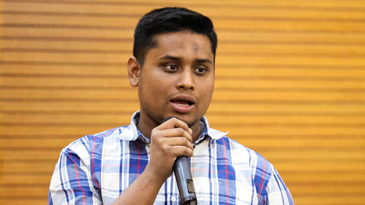 বিএনপি সরকারের নিয়োগনীতি নিয়ে প্রশ্ন তুললেন হাসনাত আব্দুল্লাহ