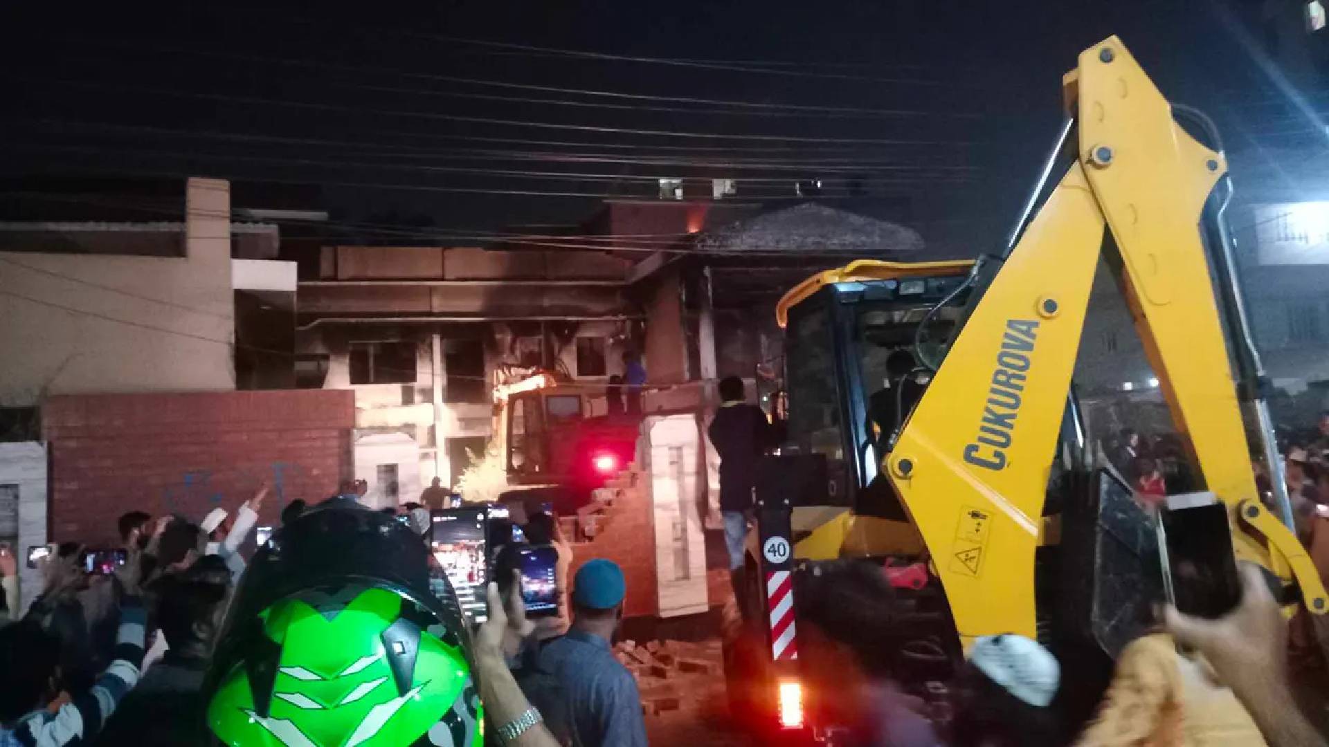 বুলডোজার দিয়ে গুঁড়িয়ে দেওয়া হলো ‘শেখ বাড়ি’